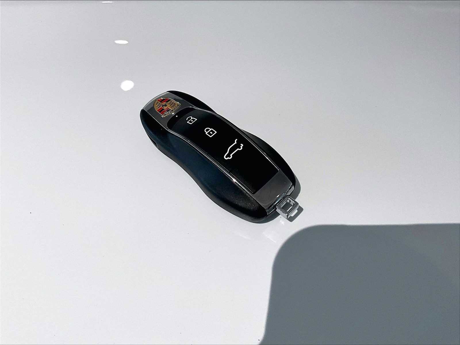 Used 2025 Porsche Macan image 34