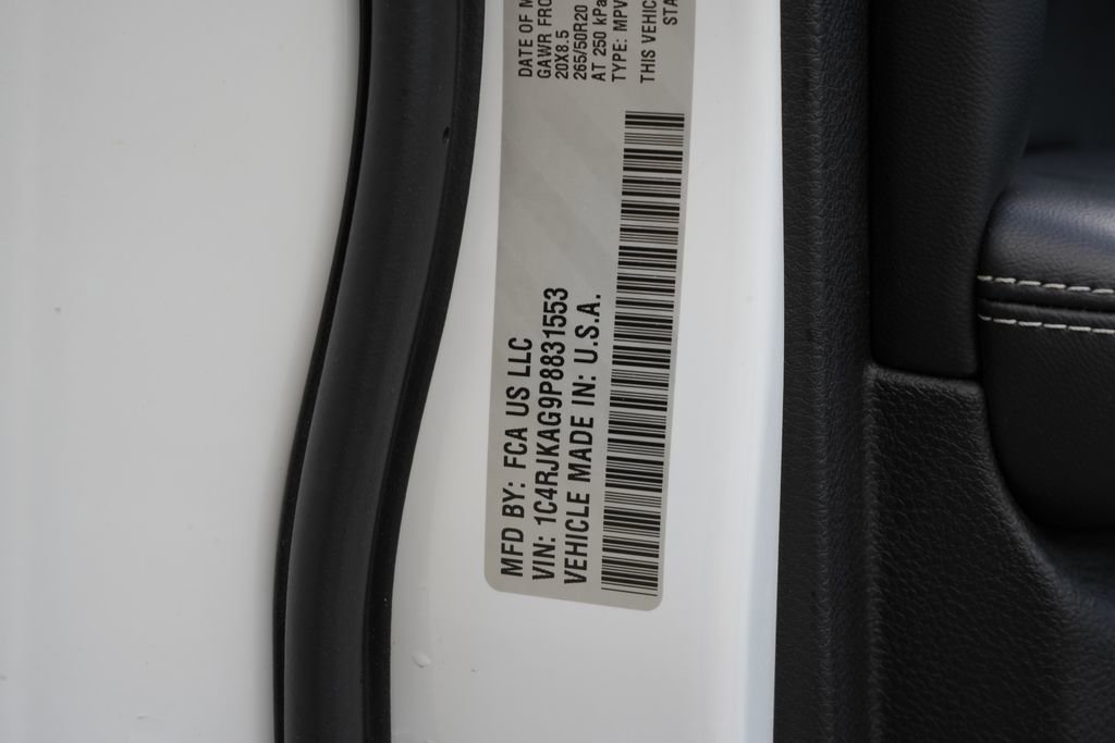 Used 2023 Jeep Grand Cherokee L Laredo image 28