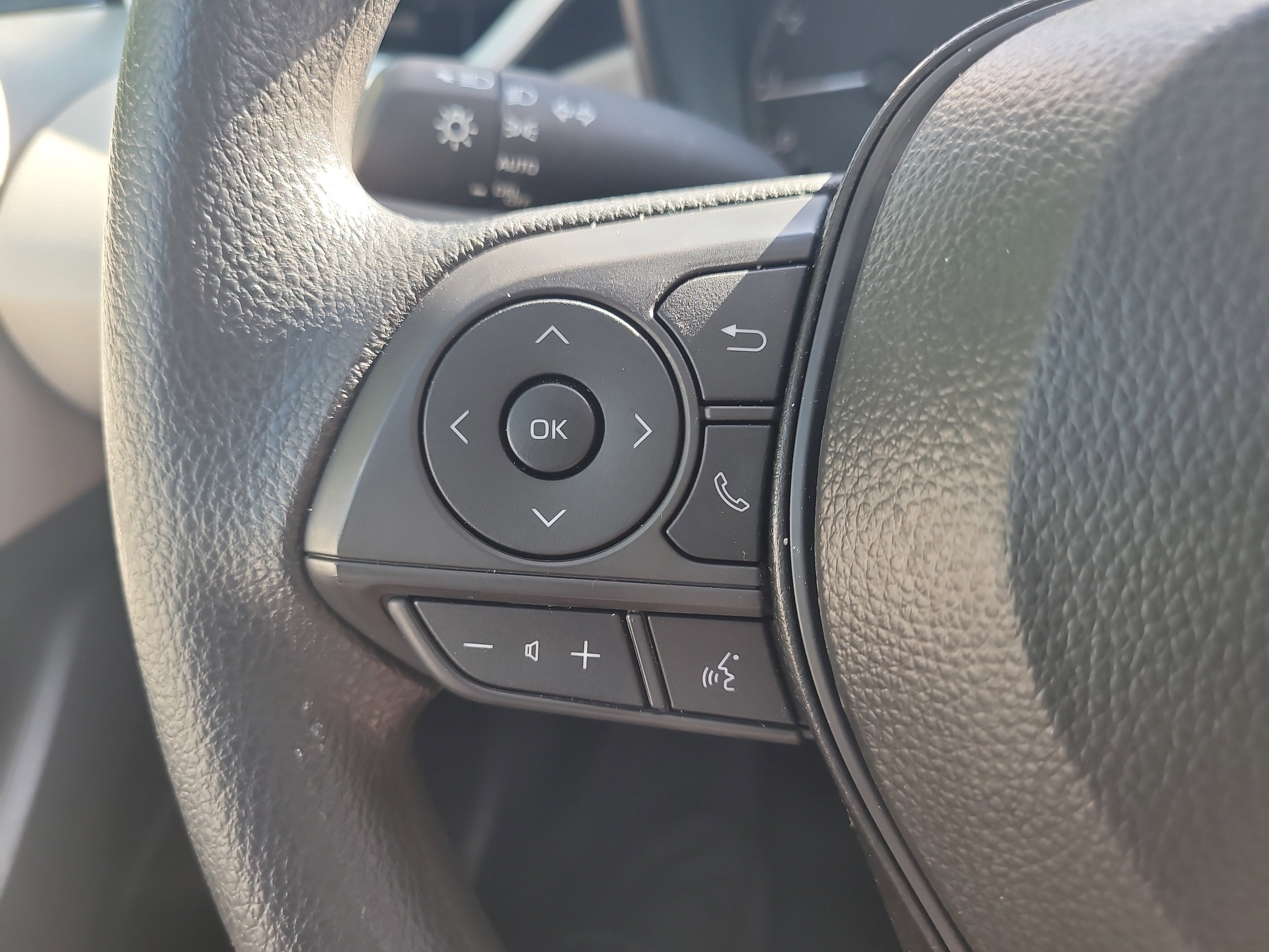 Used 2025 Toyota Corolla LE FWD image 27