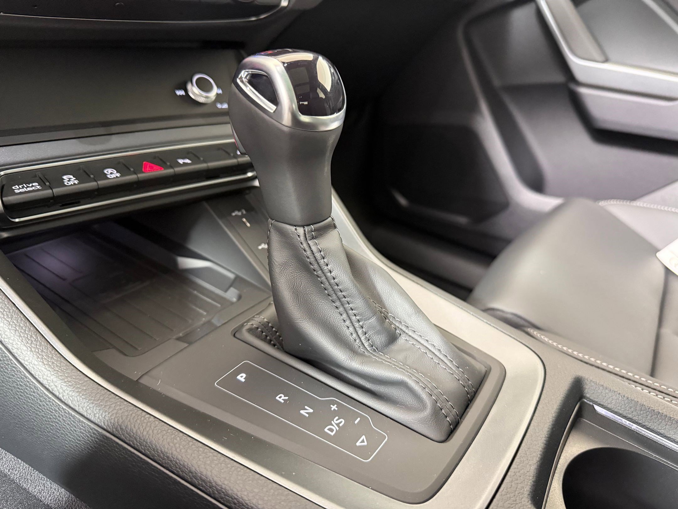 New 2025 Audi Q3 2.0T Premium image 17