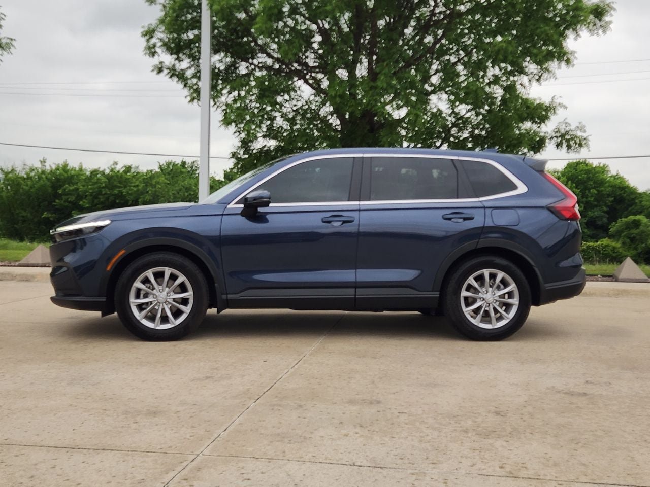 Used 2025 Honda CR-V EX image 4