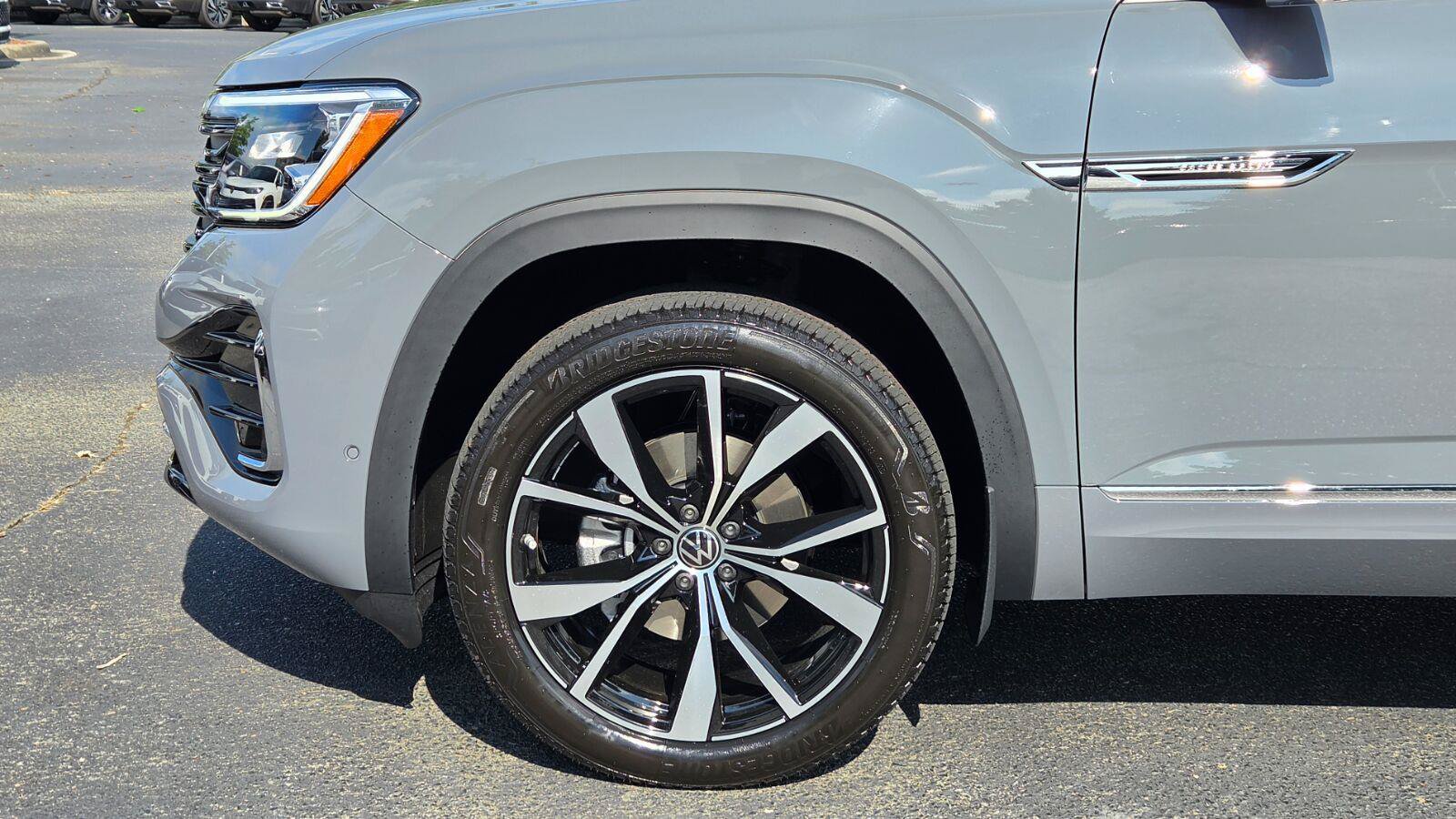 New 2026 Volkswagen Atlas Cross Sport SEL Premium R-Line AWD/4WD image 15