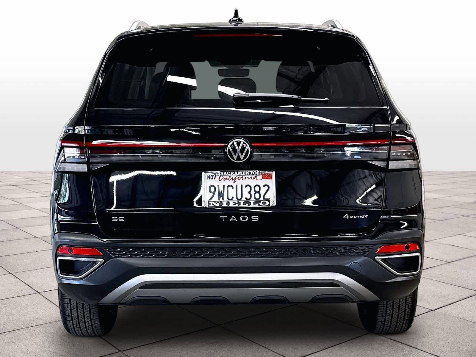 Used 2025 Volkswagen Taos SE w/ Panoramic Sunroof Package AWD/4WD image 8