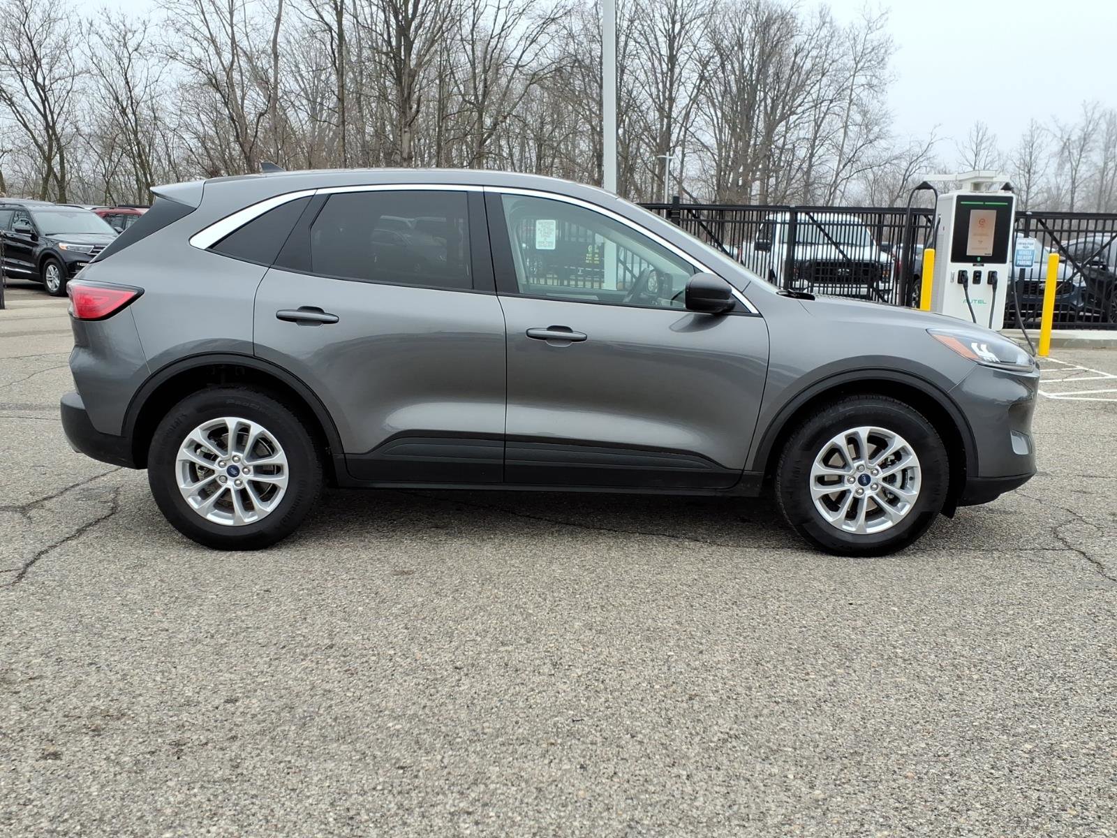 Used 2022 Ford Escape SE w/ Convenience Package image 9