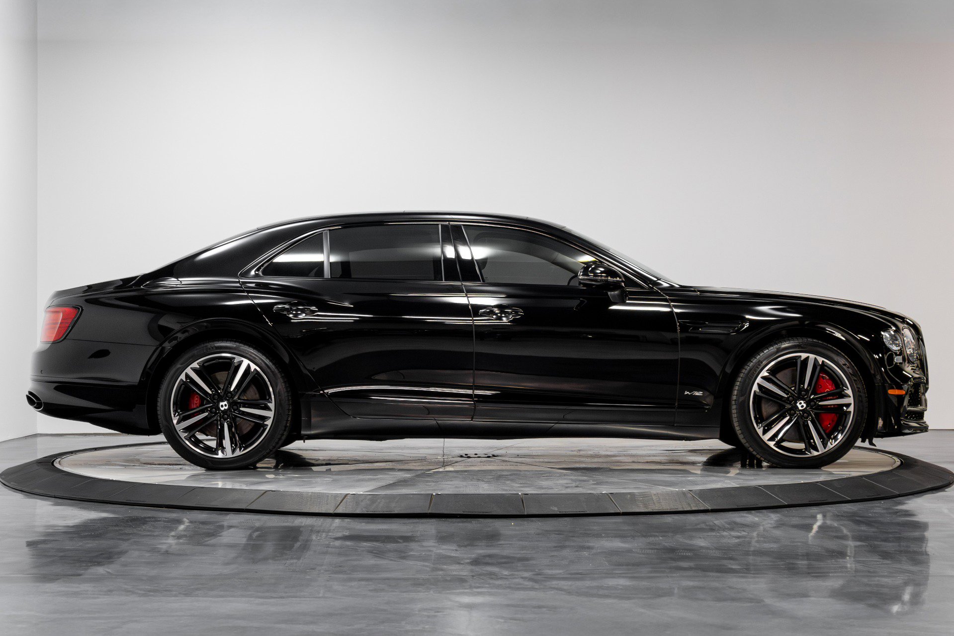 Used 2021 Bentley Flying Spur W12 image 17