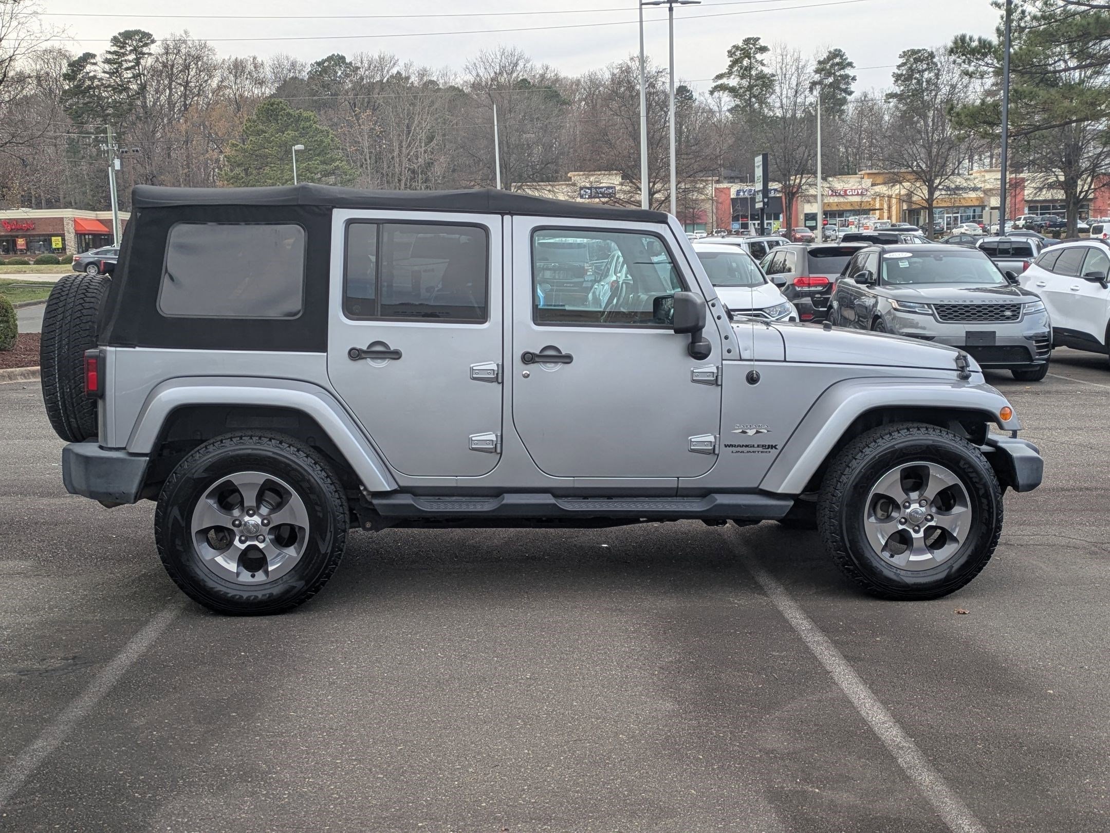 Used 2018 Jeep Wrangler Unlimited Sahara w/ Connectivity Group image 4