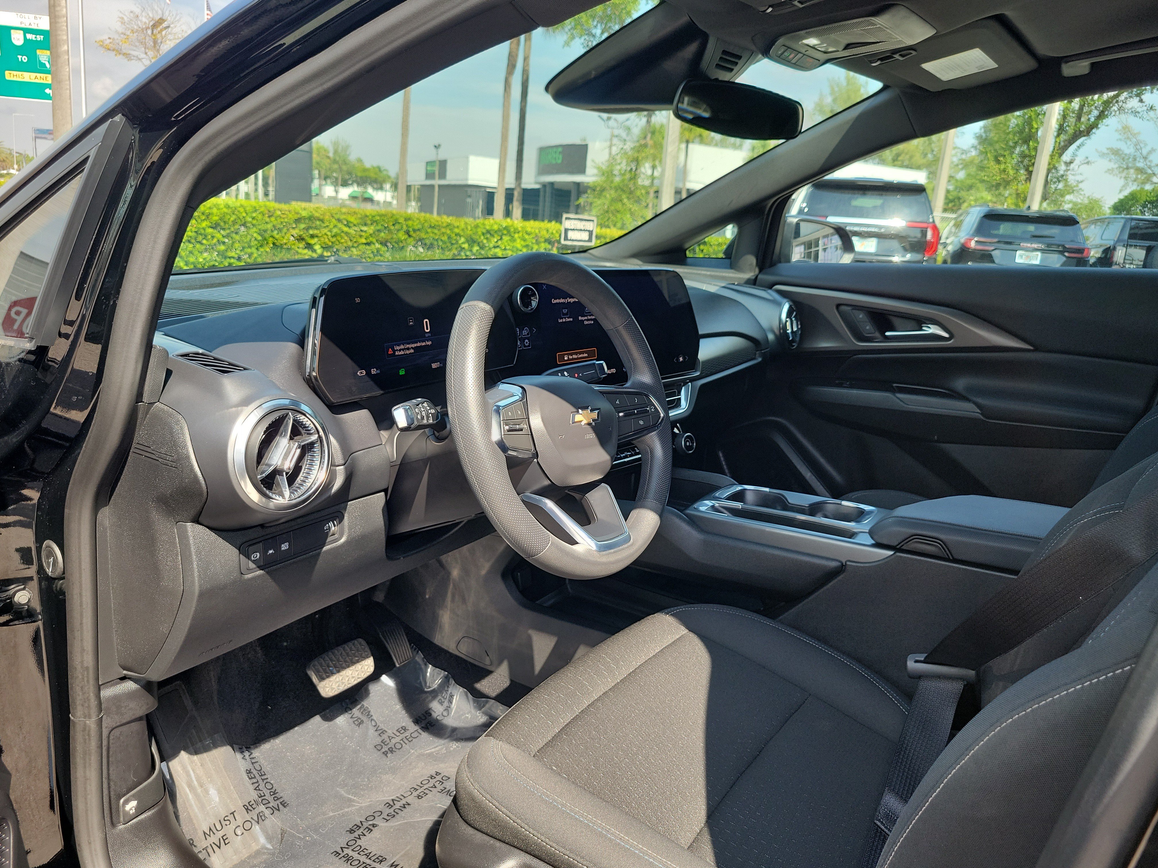Used 2025 Chevrolet Equinox EV LT FWD image 9