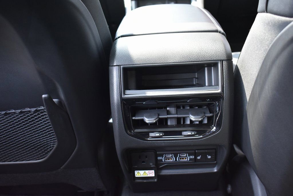 Used 2025 Jeep Grand Cherokee Limited w/ Black Appearance Package image 56