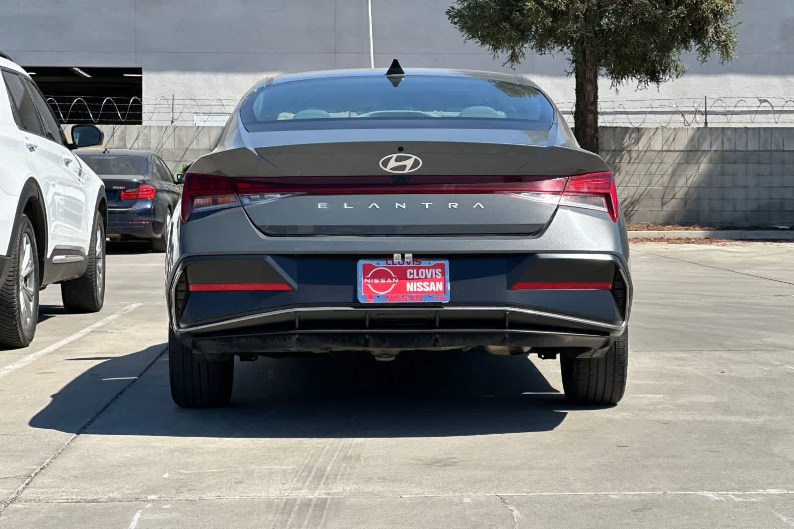Used 2025 Hyundai Elantra SEL FWD image 8