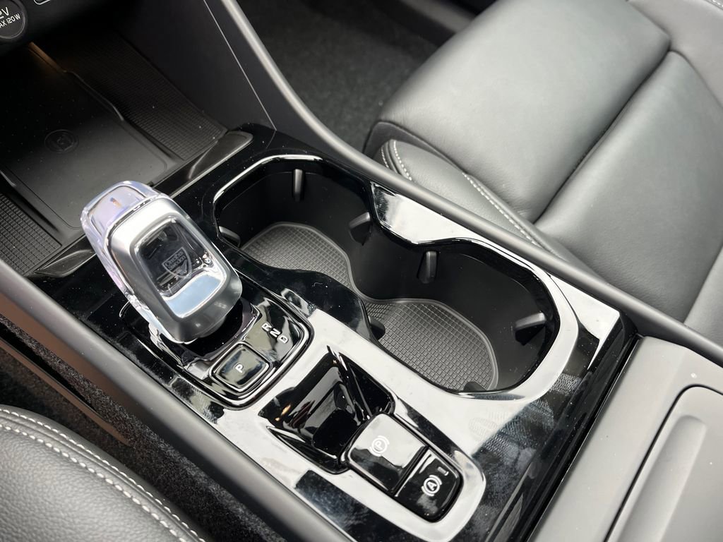 New 2026 Volvo XC40 B5 Plus w/ Protection Package Premier AWD/4WD image 18