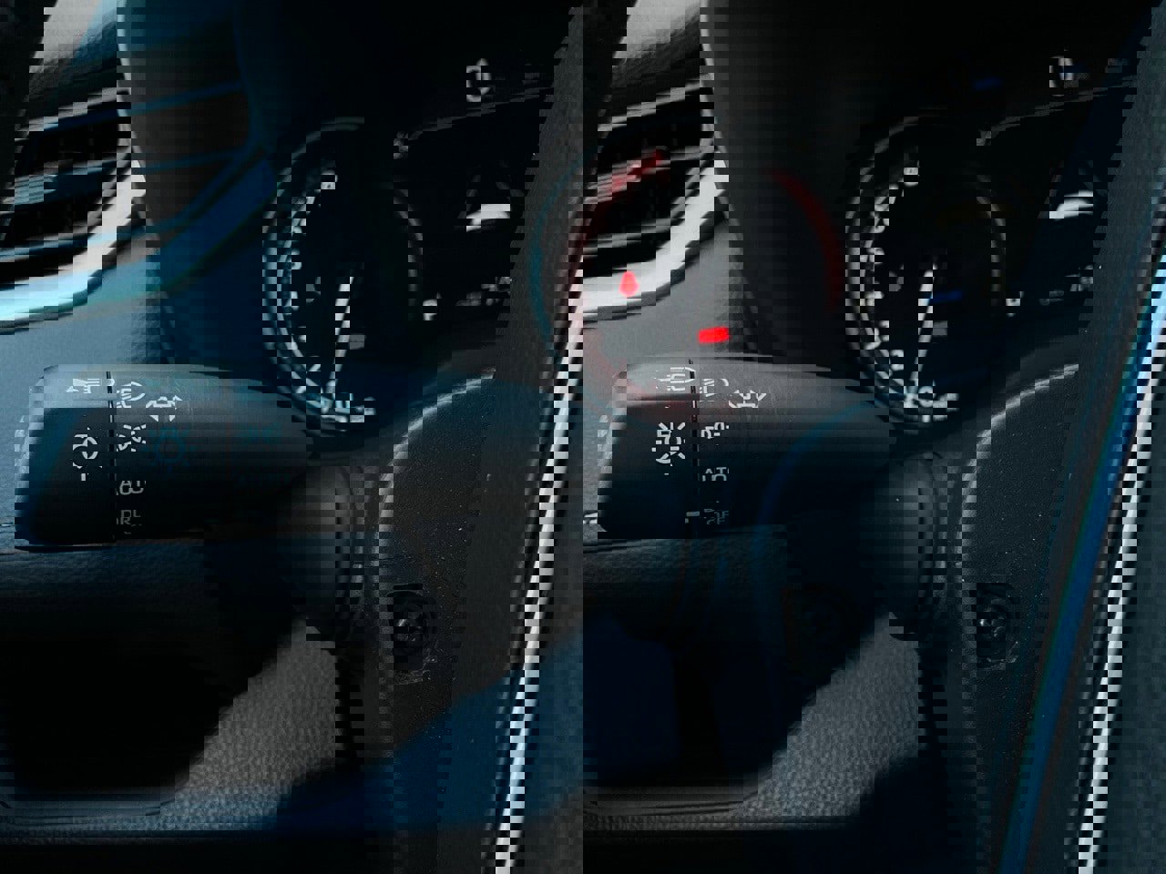 Used 2025 Toyota RAV4 XLE image 36