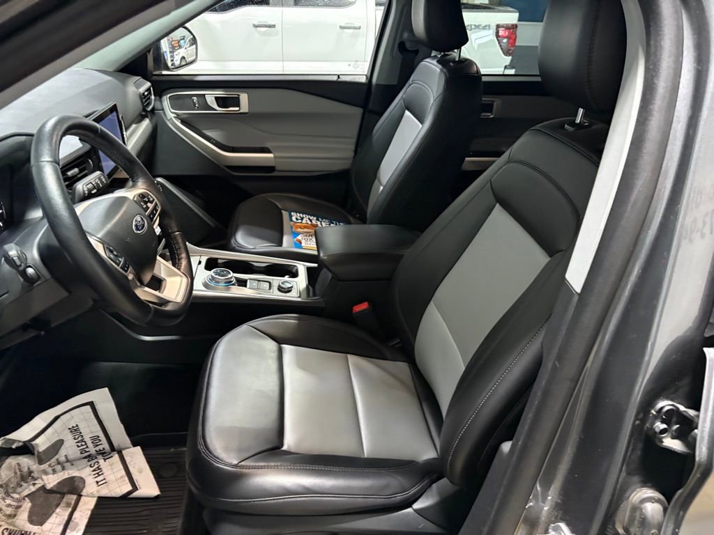 Used 2023 Ford Explorer XLT w/ Equipment Group 202A image 12