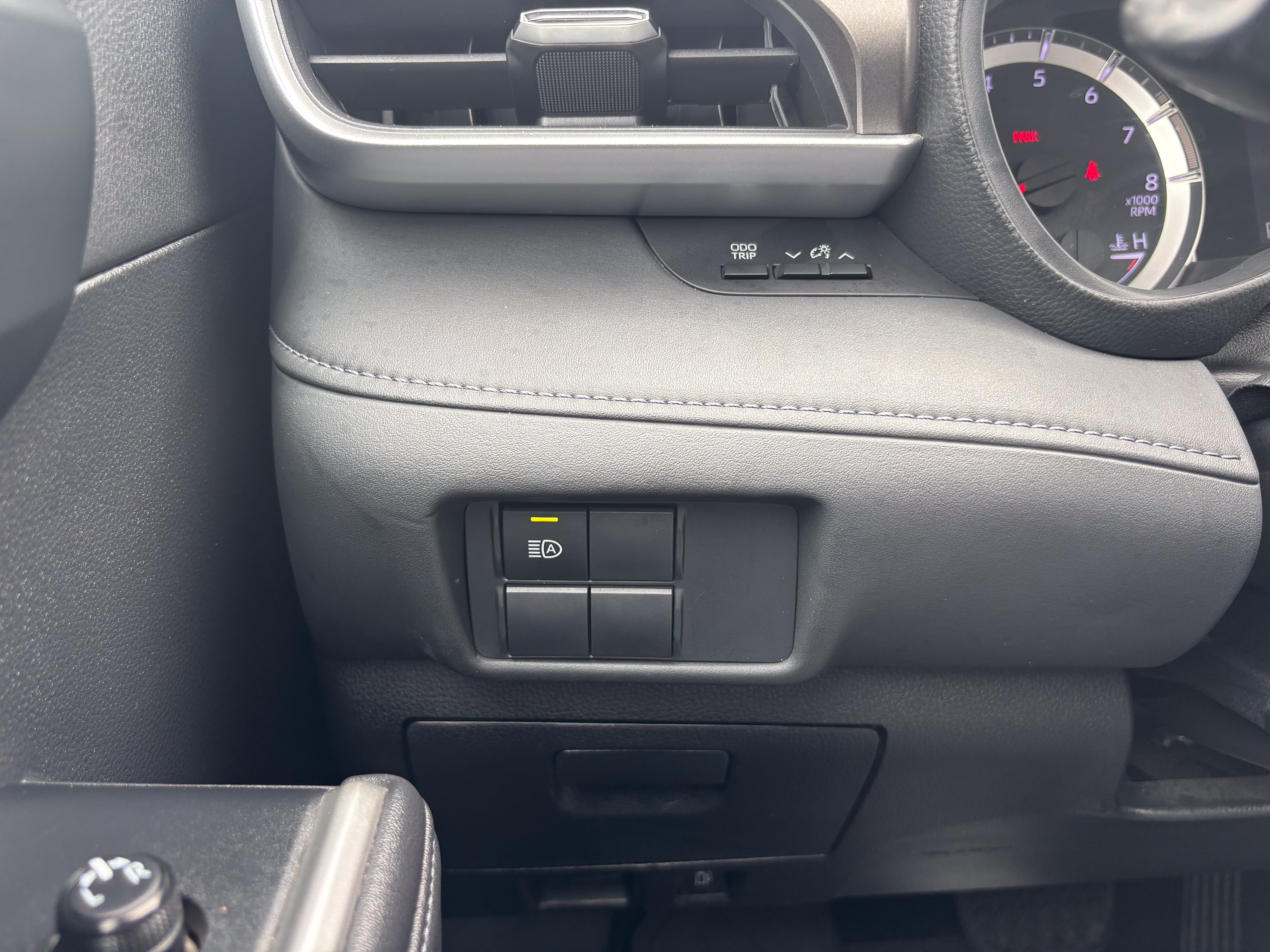 Used 2020 Toyota Highlander L FWD image 20