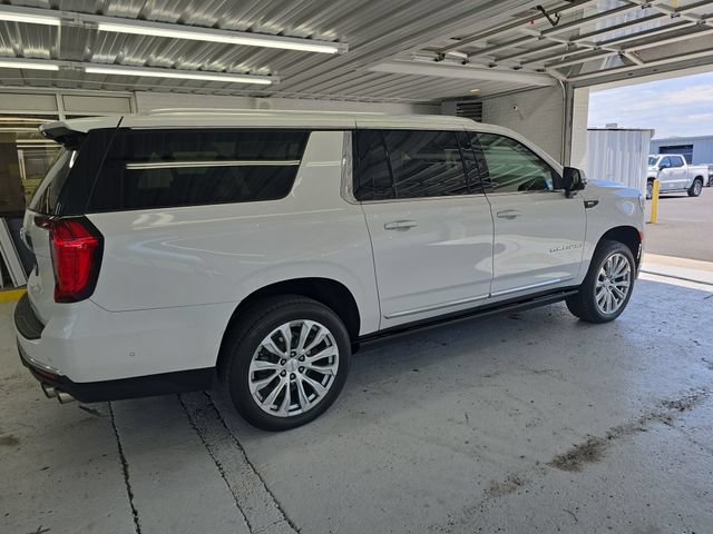 Used 2024 GMC Yukon XL Denali w/ Denali Reserve Package AWD/4WD image 6