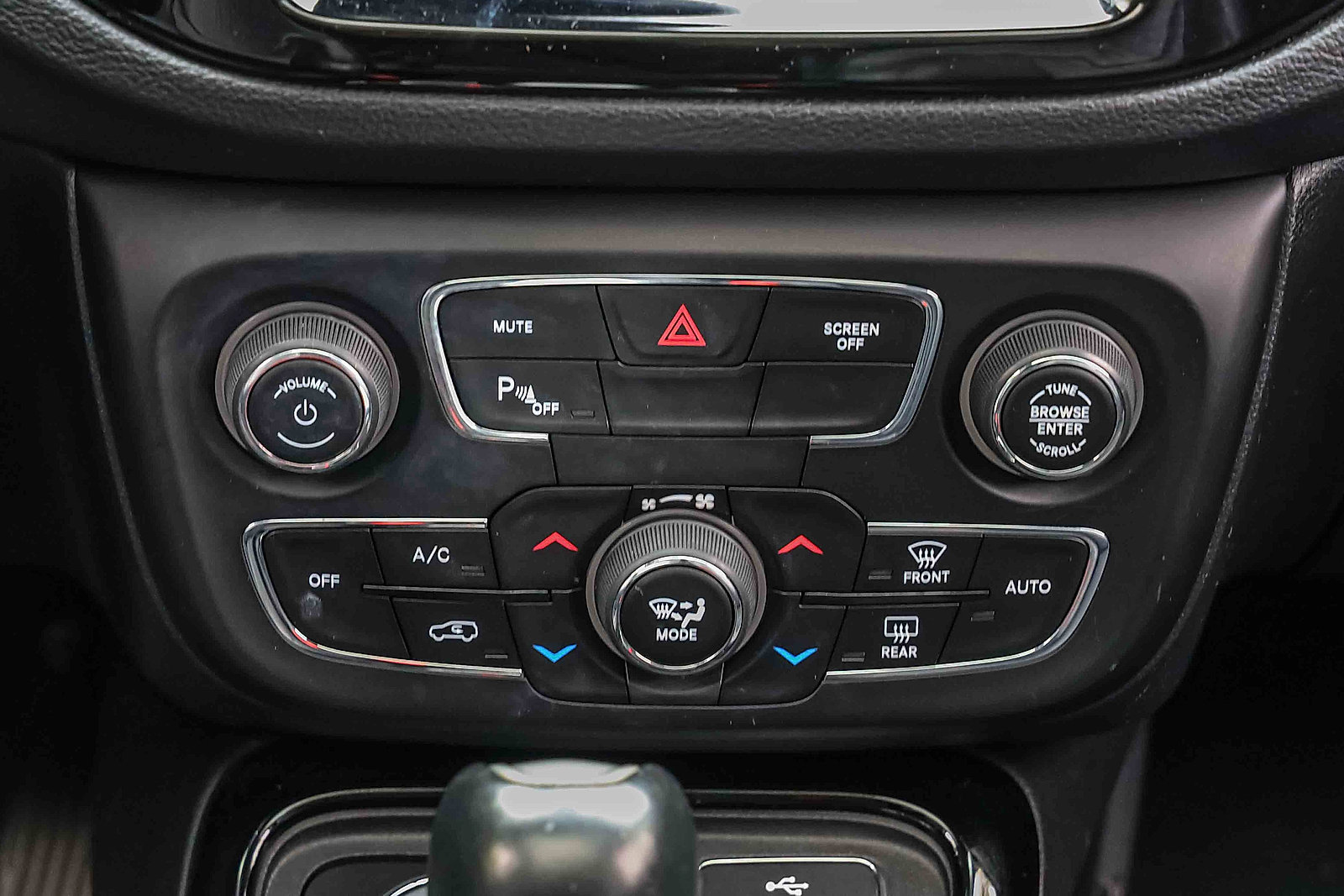 Used 2018 Jeep Compass Limited w/ Navigation Group AWD/4WD image 12