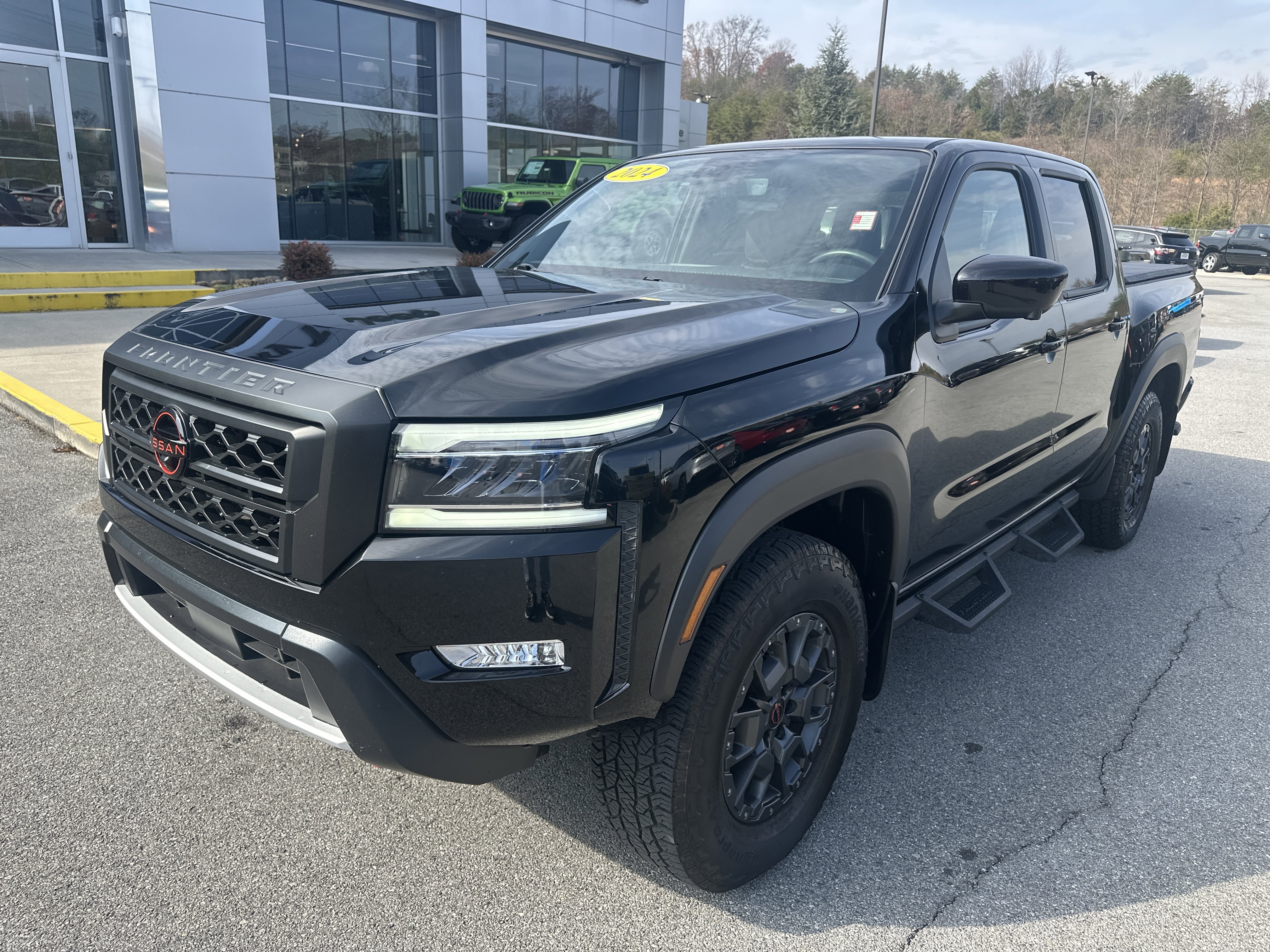 Used 2024 Nissan Frontier PRO-4X w/ Pro Premium Package image 2