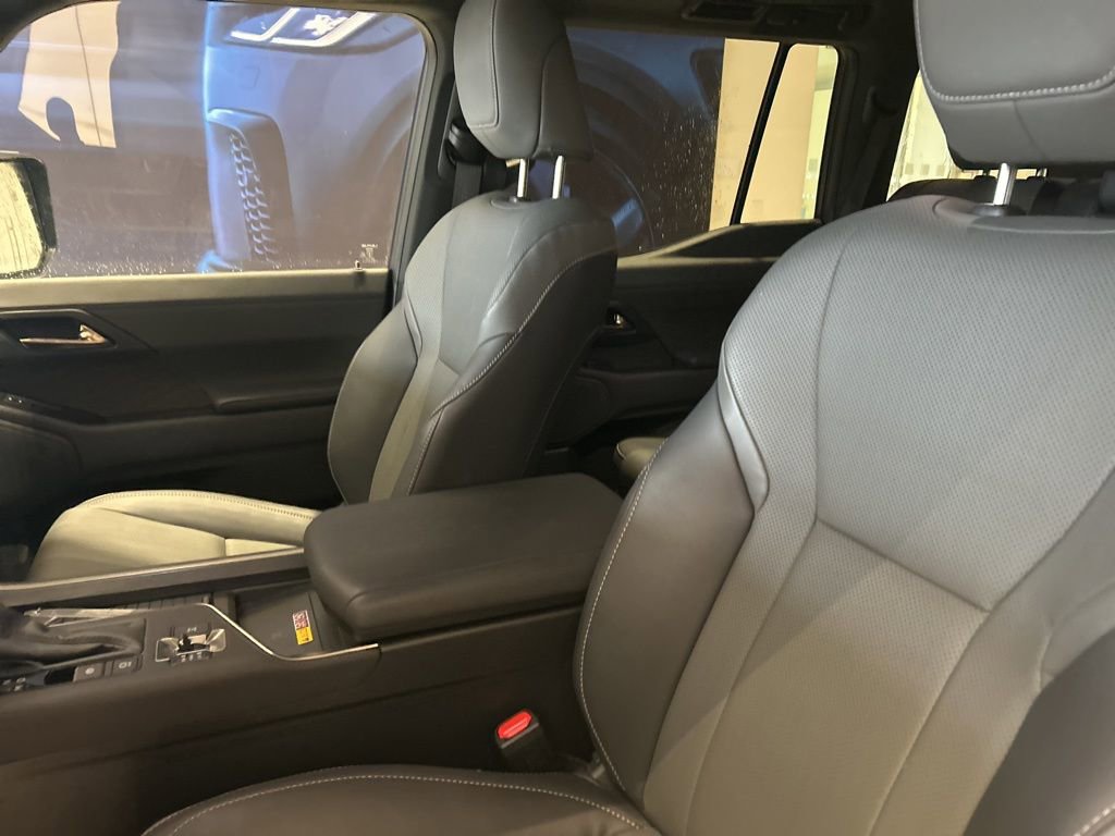 Used 2025 Lexus GX 550 image 6
