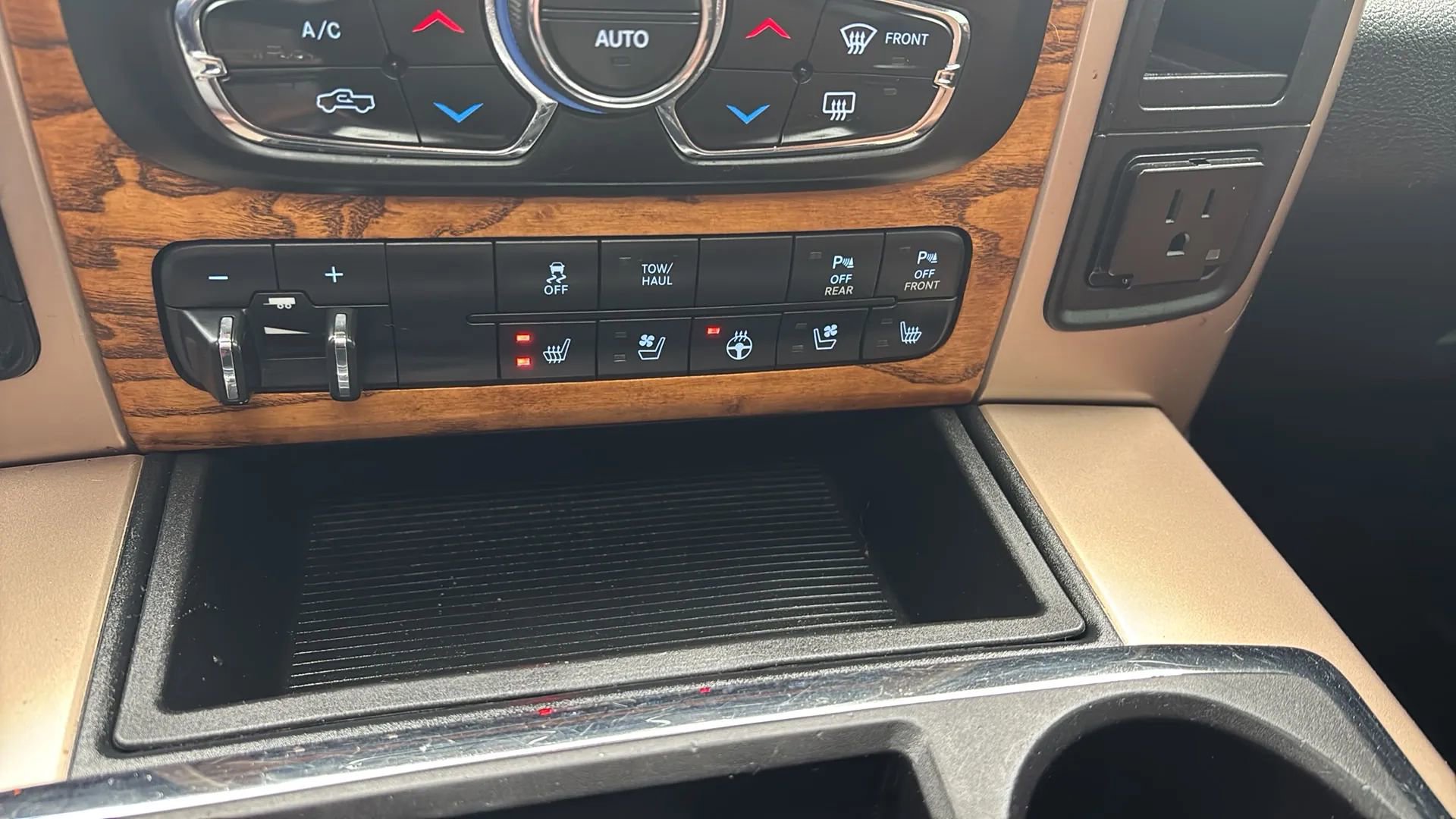 Used 2014 RAM 1500 Laramie Longhorn w/ Convenience Group image 19