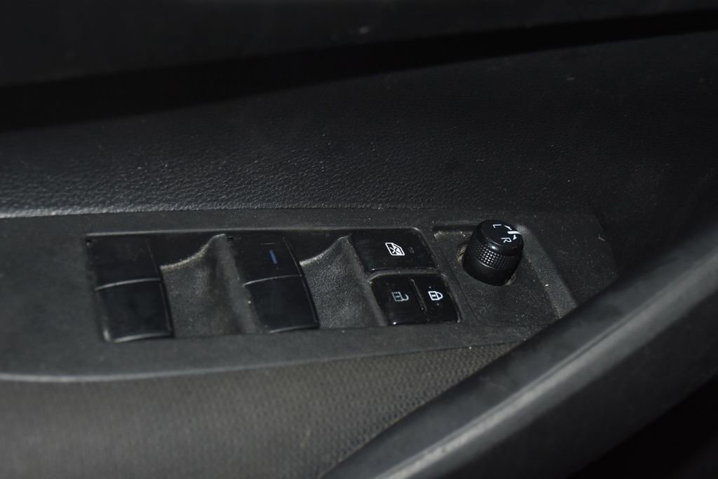 Used 2020 Toyota Corolla LE FWD image 20