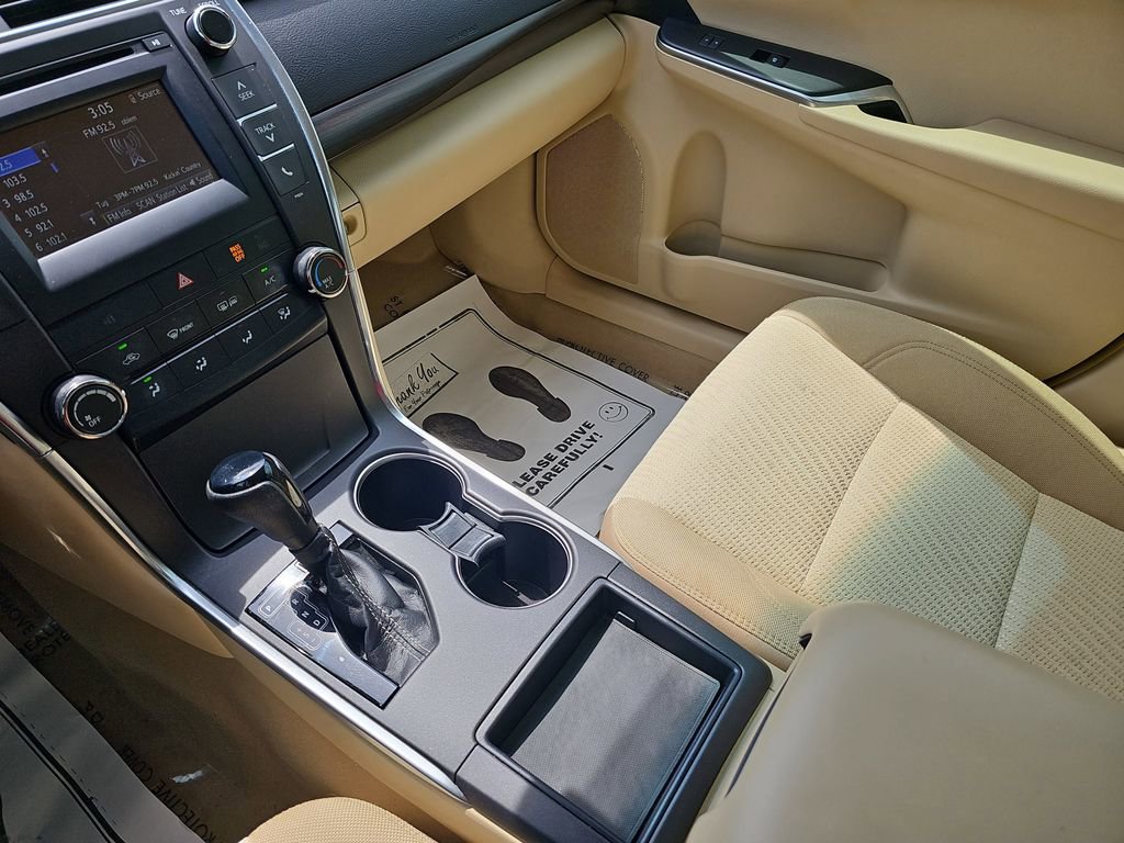 Used 2016 Toyota Camry LE FWD image 29