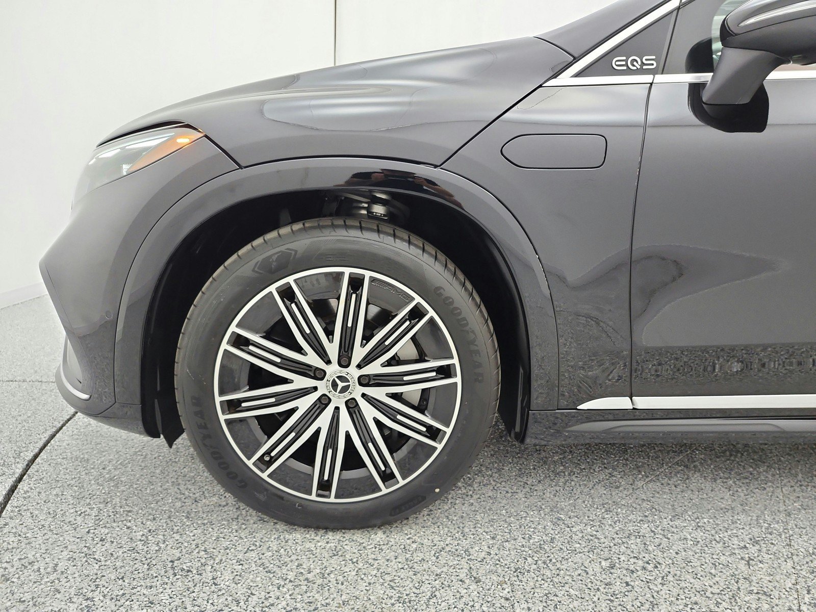 Used 2023 Mercedes-Benz EQS 580 4MATIC SUV image 16