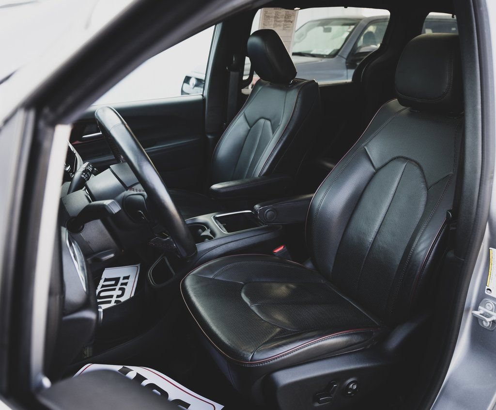 Used 2020 Chrysler Pacifica Limited FWD image 18