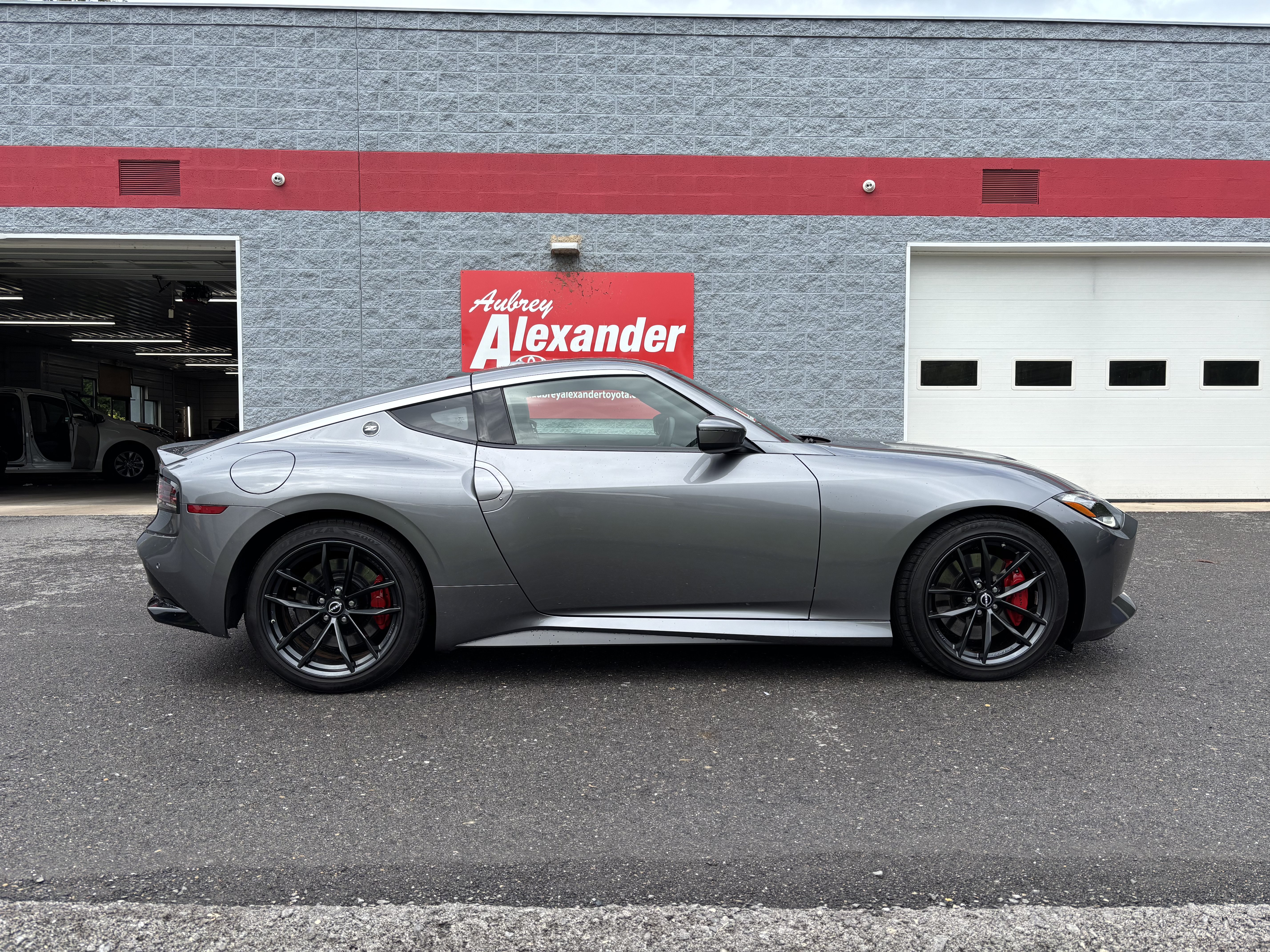 Used 2024 Nissan Z Performance w/ Floor Mat Package RWD image 2