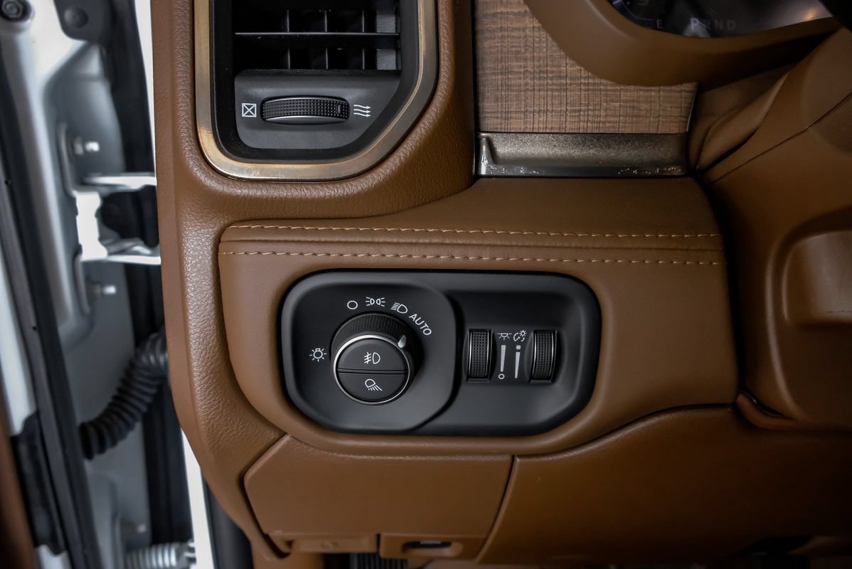Used 2023 RAM 3500 Limited AWD/4WD image 28