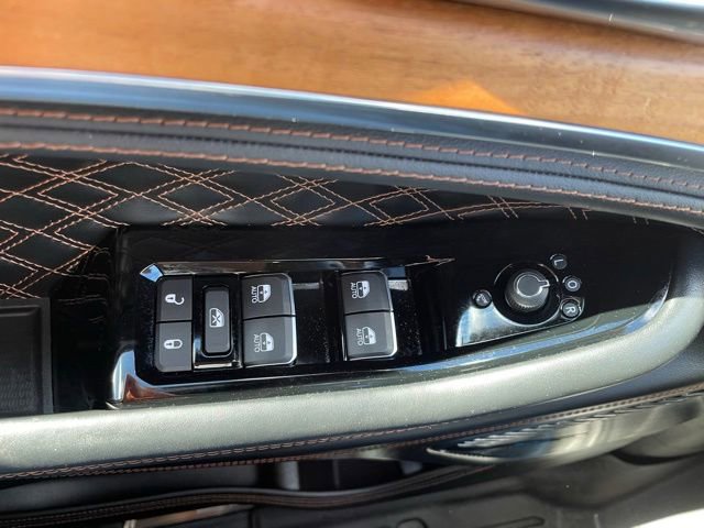 Used 2024 Jeep Grand Cherokee L Summit AWD/4WD image 11