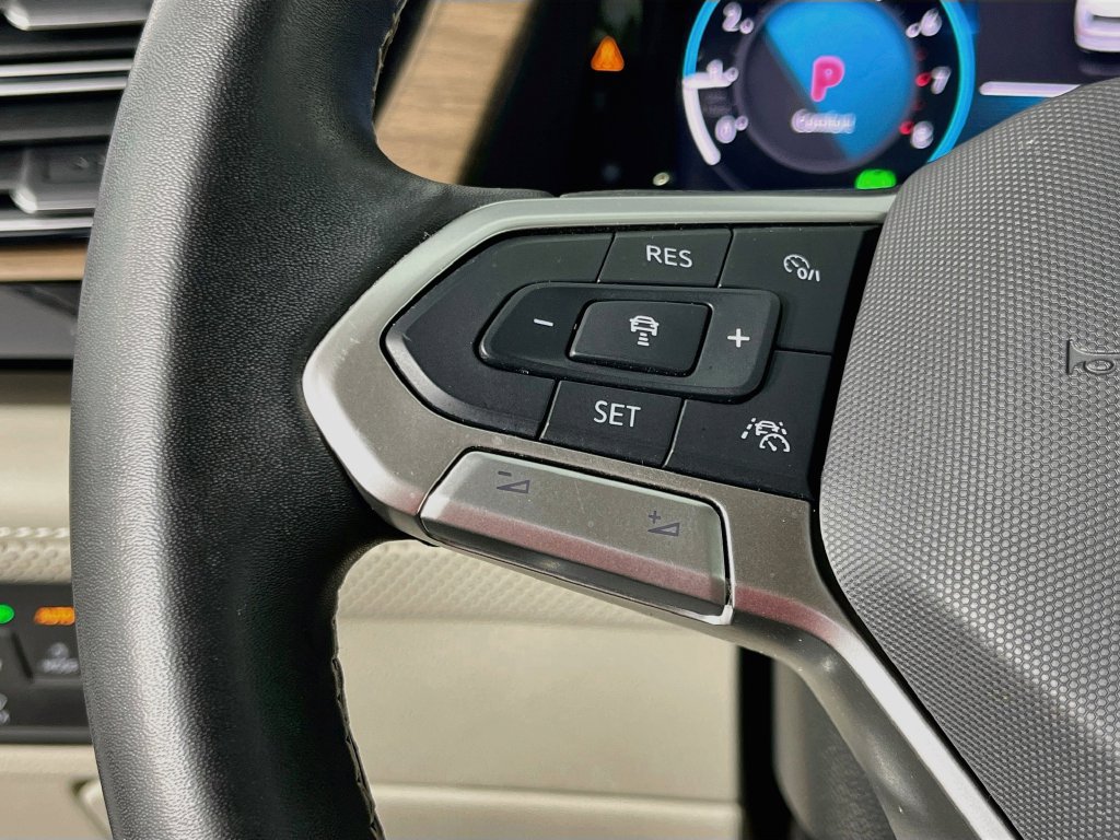 Used 2024 Volkswagen Atlas SE AWD/4WD image 13