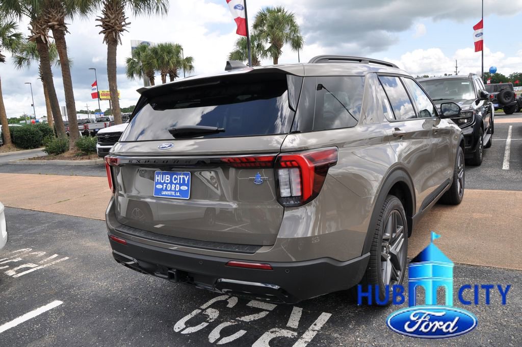 New 2026 Ford Explorer ST-Line RWD image 5