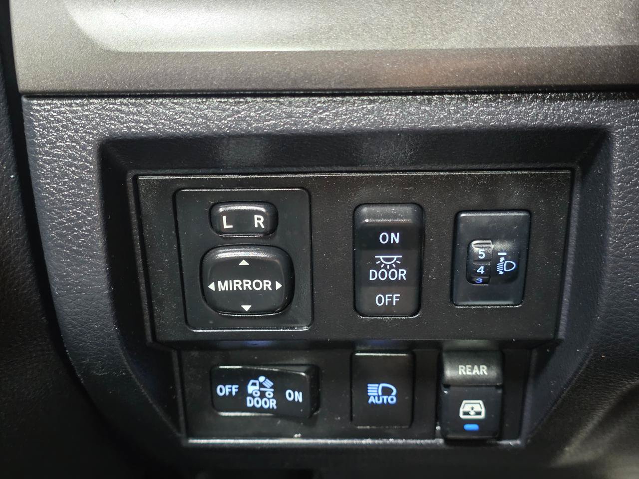 Used 2018 Toyota Tundra SR5 w/ SR5 Upgrade Package RWD image 35
