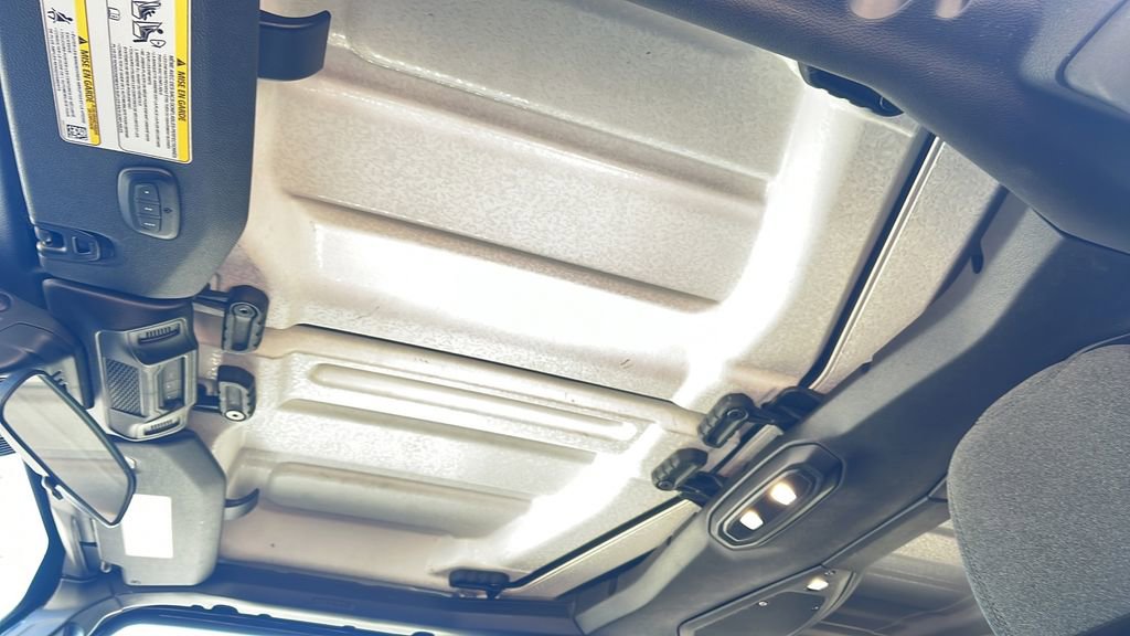 Used 2025 Jeep Wrangler Unlimited Rubicon w/ Convenience Group image 21