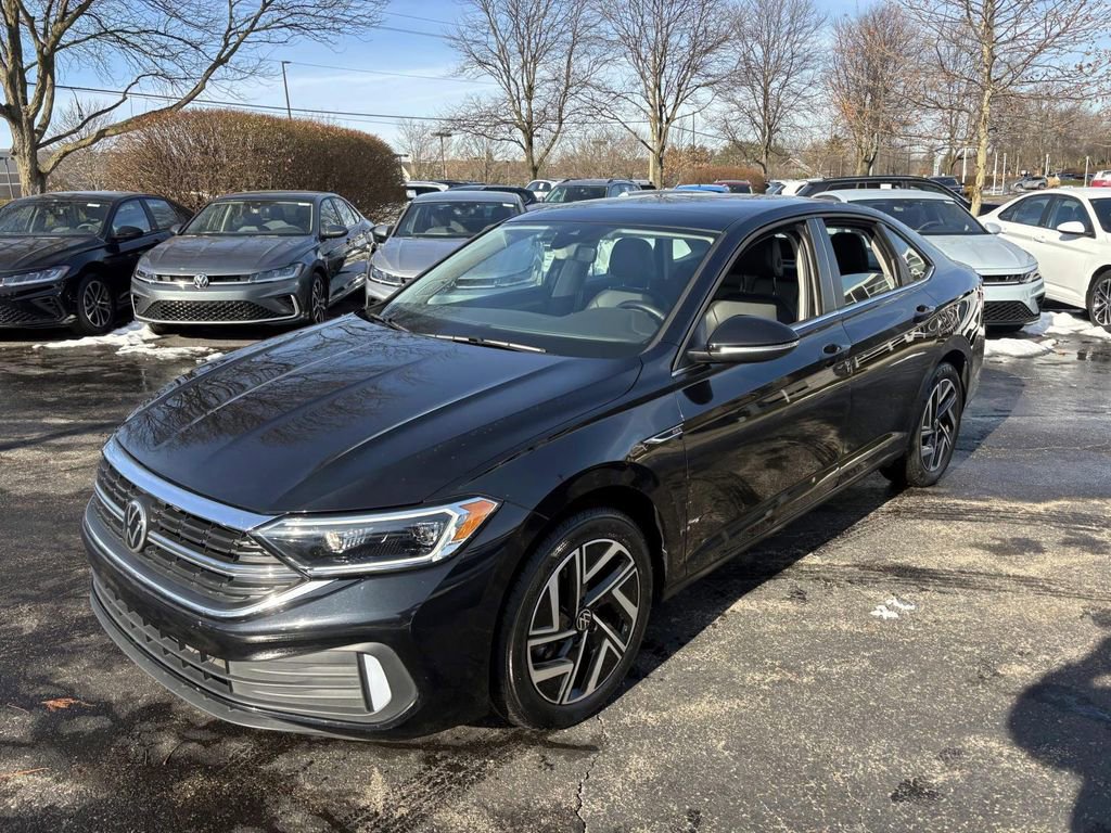 Used 2022 Volkswagen Jetta SEL image 3