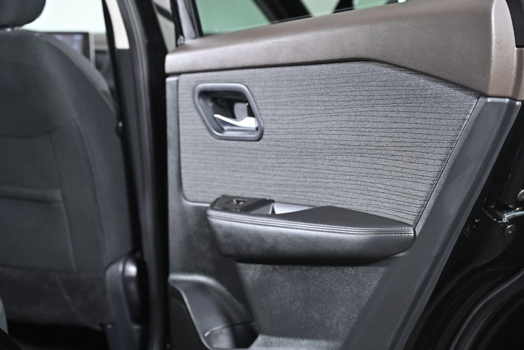 Certified 2023 Nissan Rogue SV image 31