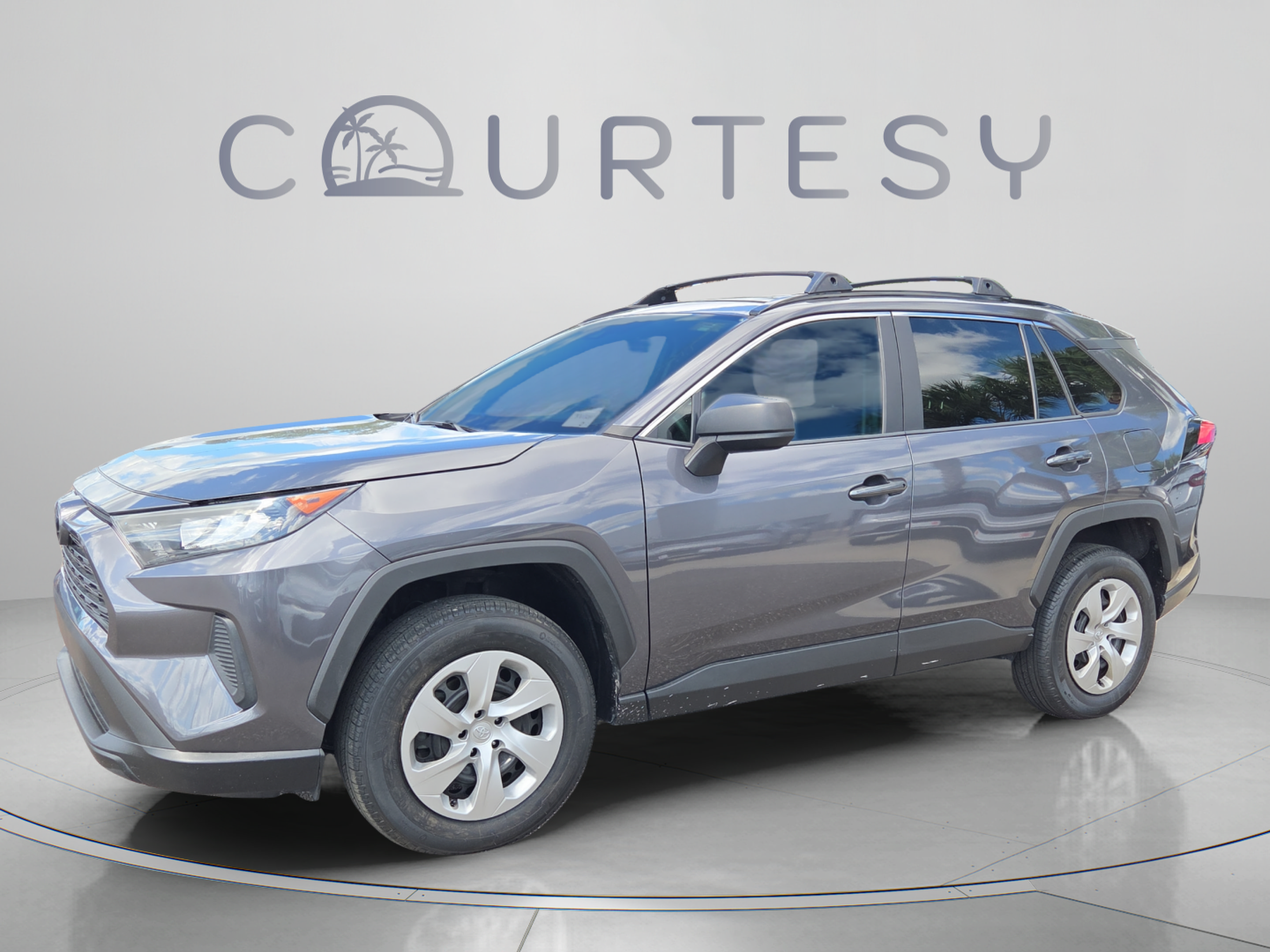 Used 2019 Toyota RAV4 LE FWD image 1