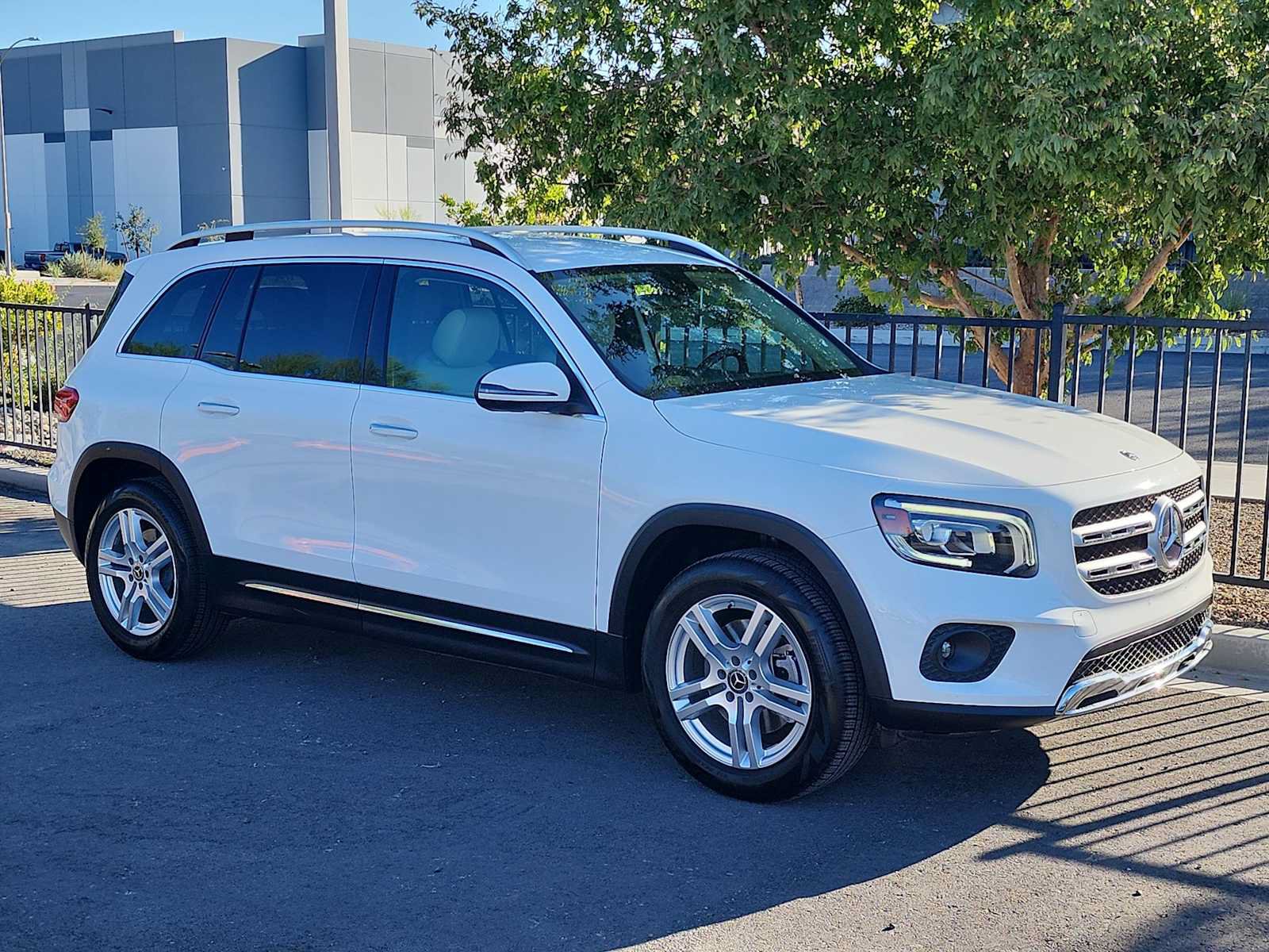Used 2020 Mercedes-Benz GLB 250 image 2