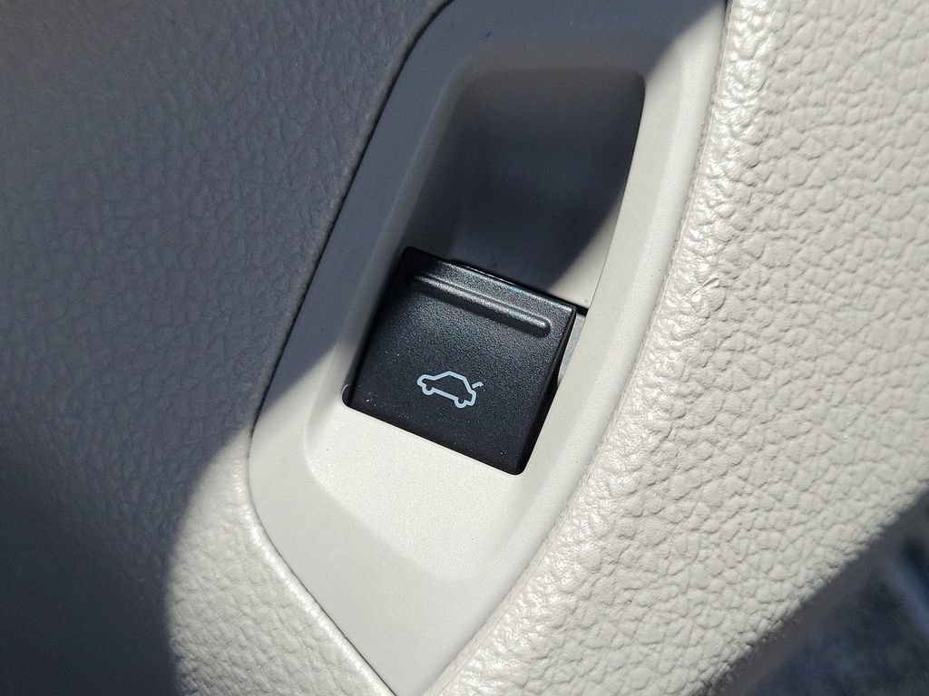 Used 2019 Volkswagen Passat 2.0T Wolfsburg w/ Wheels & Sunroof Package FWD image 17
