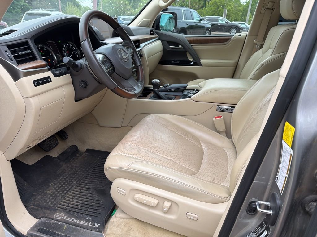 Used 2021 Lexus LX 570 4WD w/ Luxury Package image 32