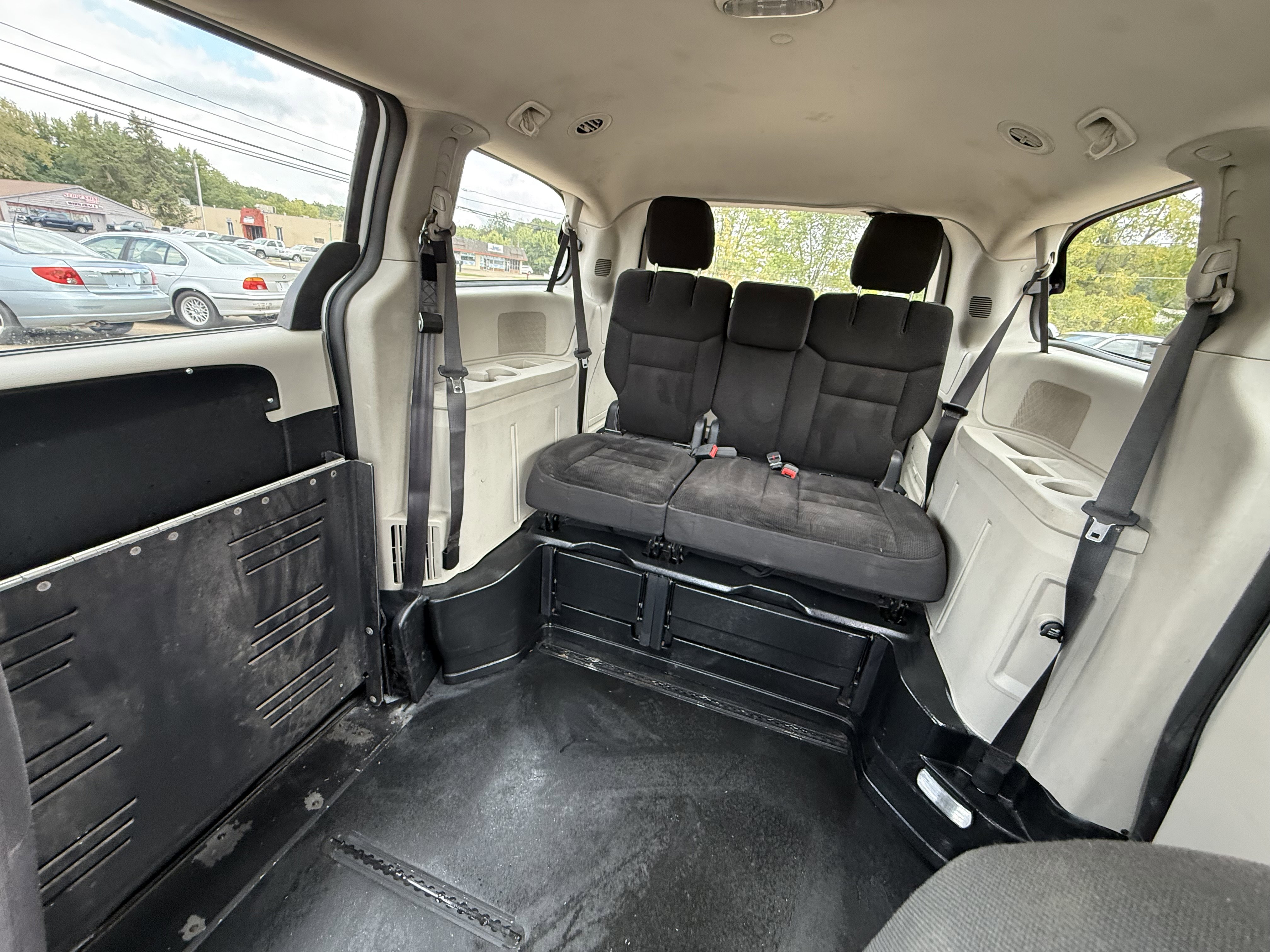 Used 2019 Dodge Grand Caravan SE image 27