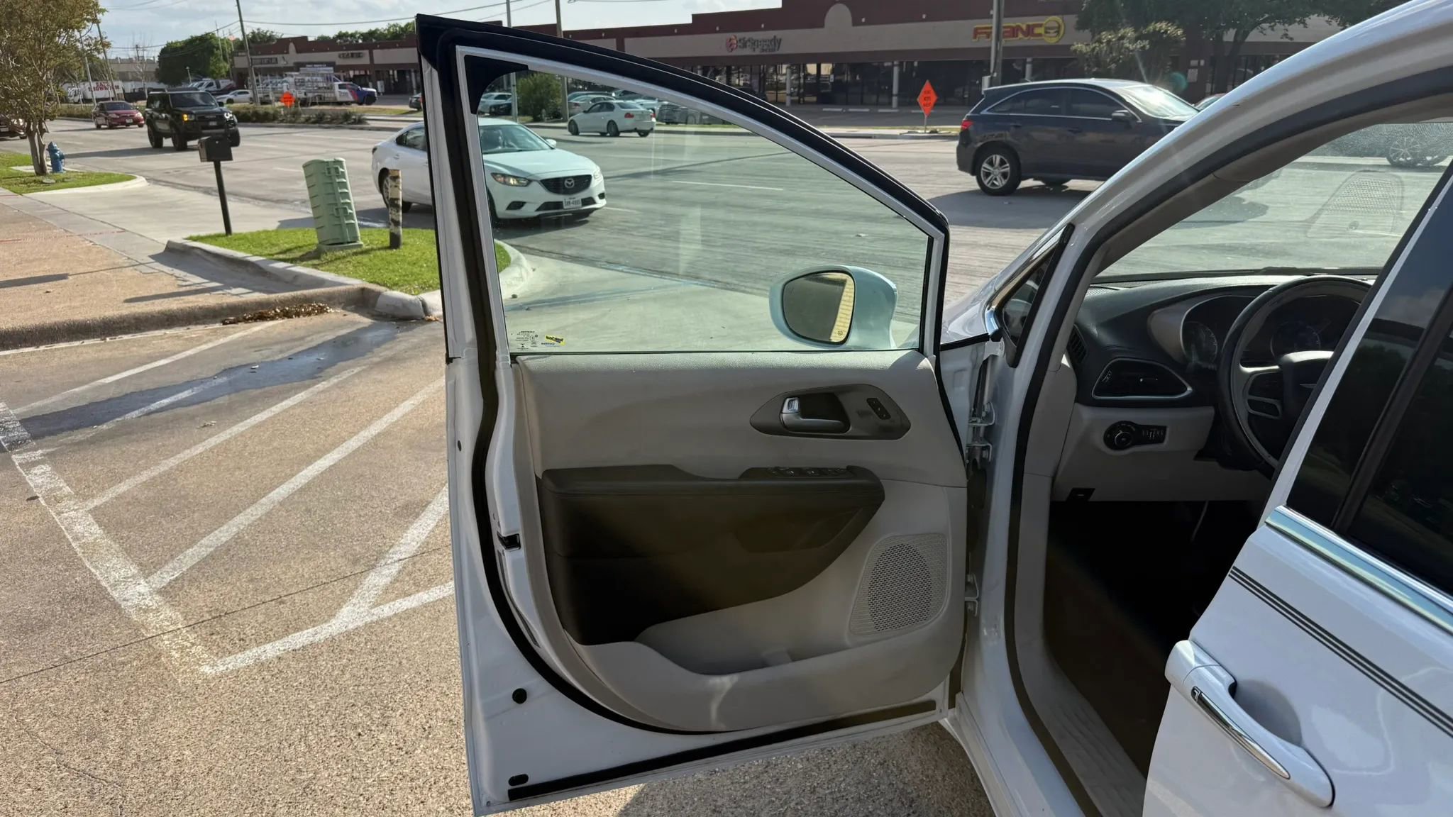 Used 2018 Chrysler Pacifica Limited image 9