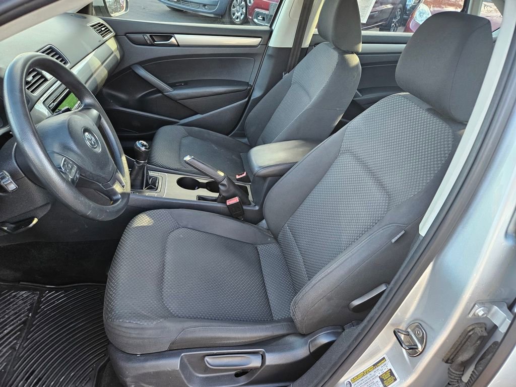 Used 2013 Volkswagen Passat 2.5 S image 10