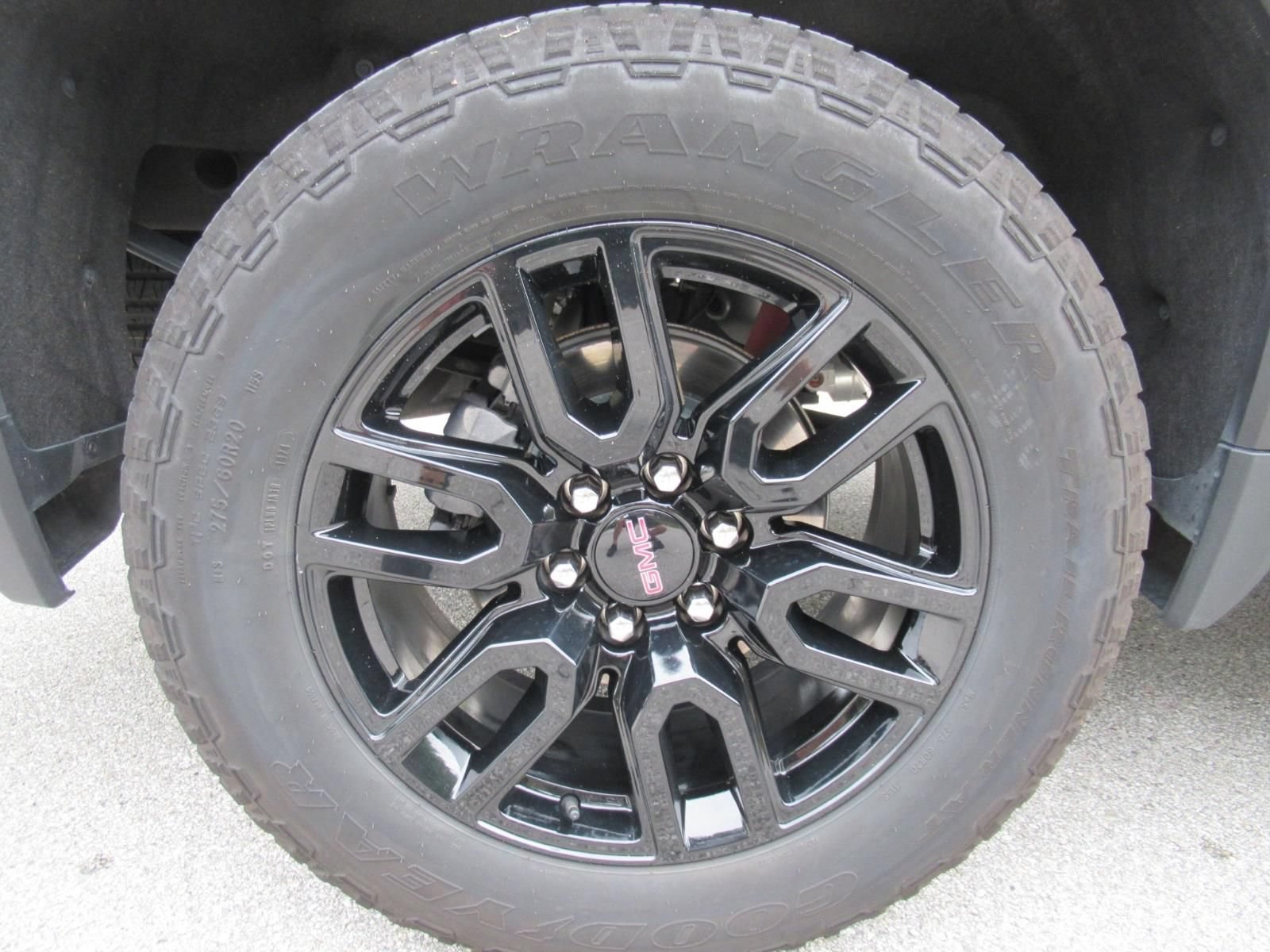 Used 2024 GMC Sierra 1500 Elevation w/ LPO, Elevation Black Package AWD/4WD image 7