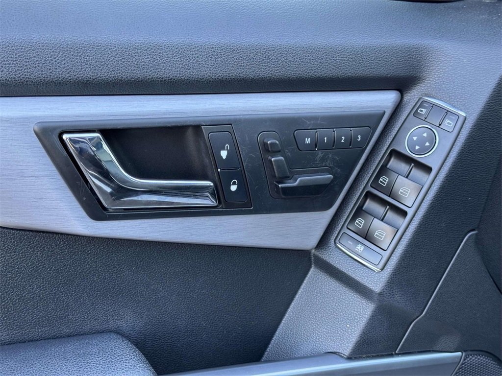 Used 2010 Mercedes-Benz GLK 350 4MATIC image 16