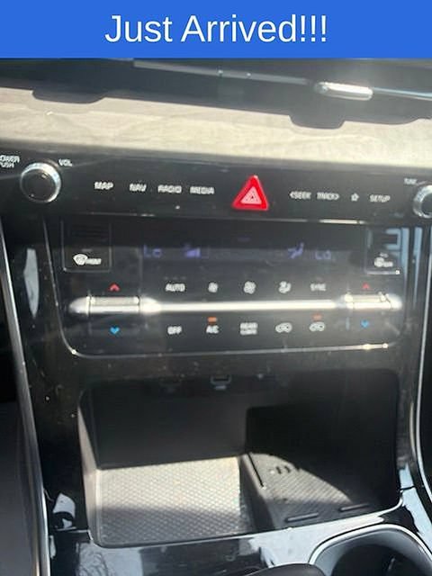 Used 2024 Kia Carnival EX FWD image 21