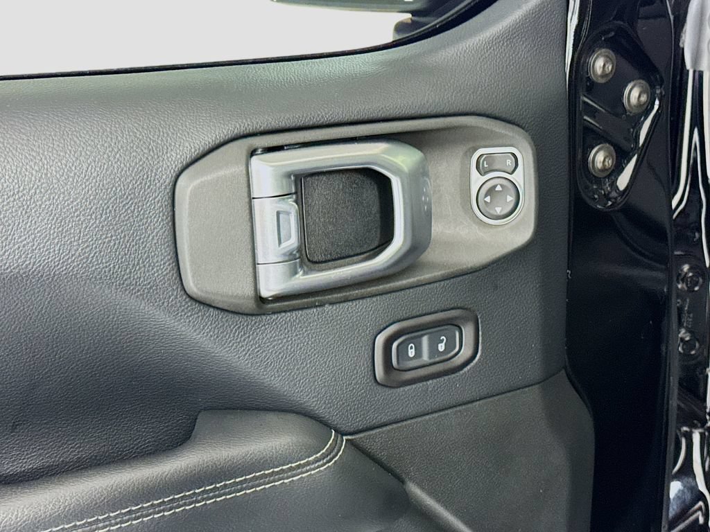Used 2018 Jeep Wrangler Unlimited Sahara AWD/4WD image 20