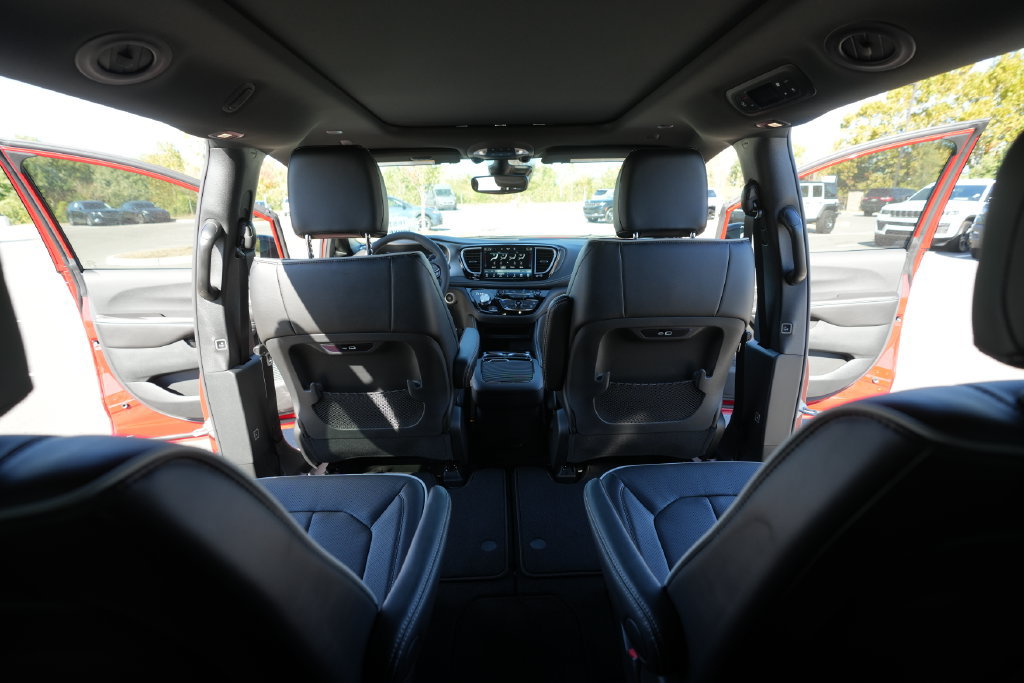 New 2027 Chrysler Pacifica Limited FWD image 21