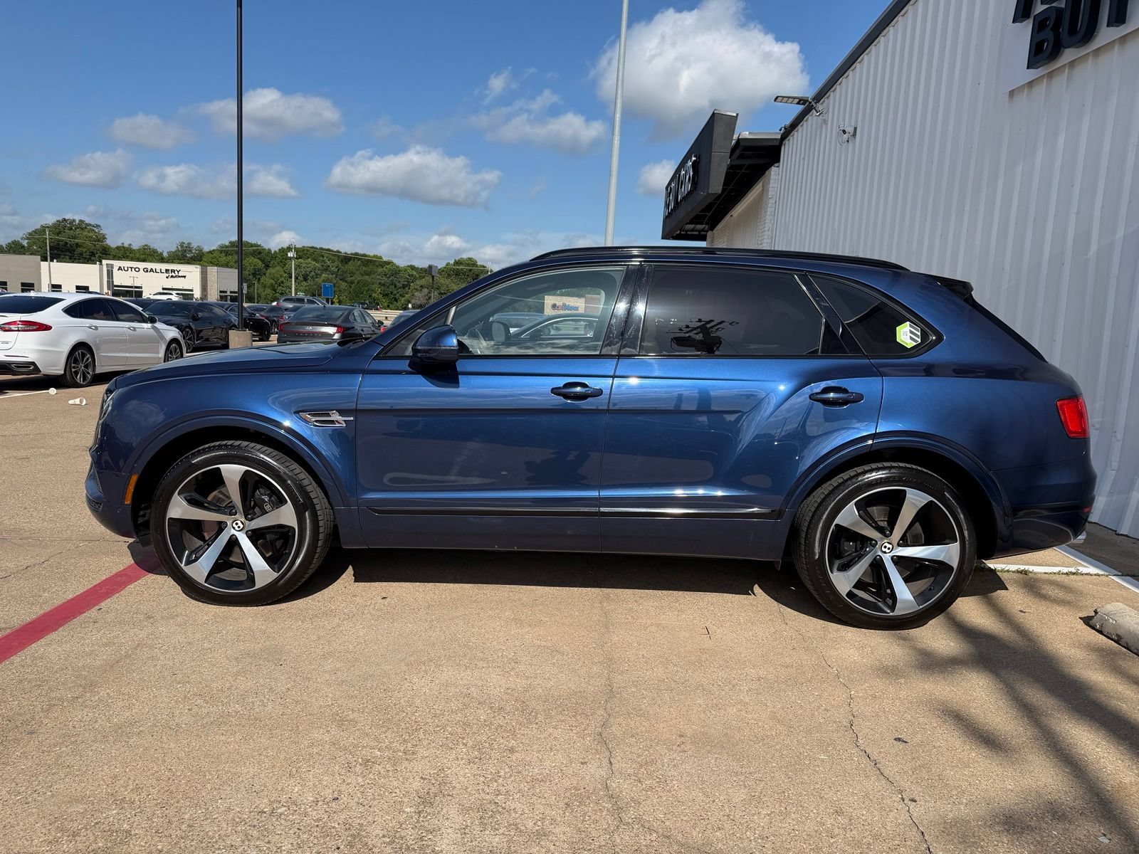Used 2019 Bentley Bentayga AWD/4WD image 3