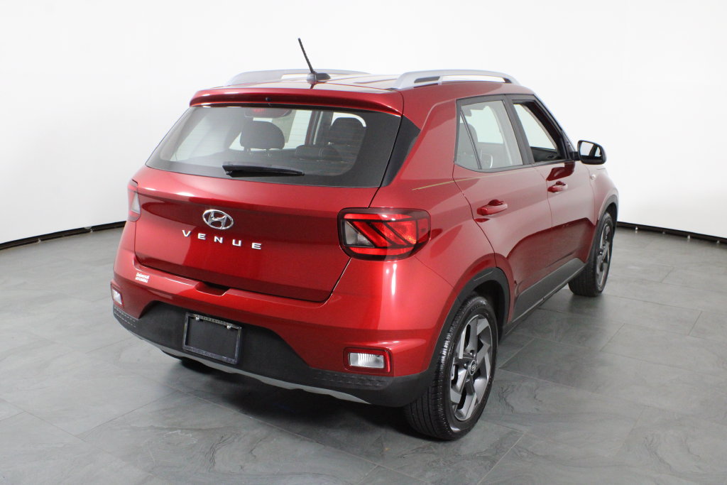 Certified 2026 Hyundai Venue SEL FWD image 4