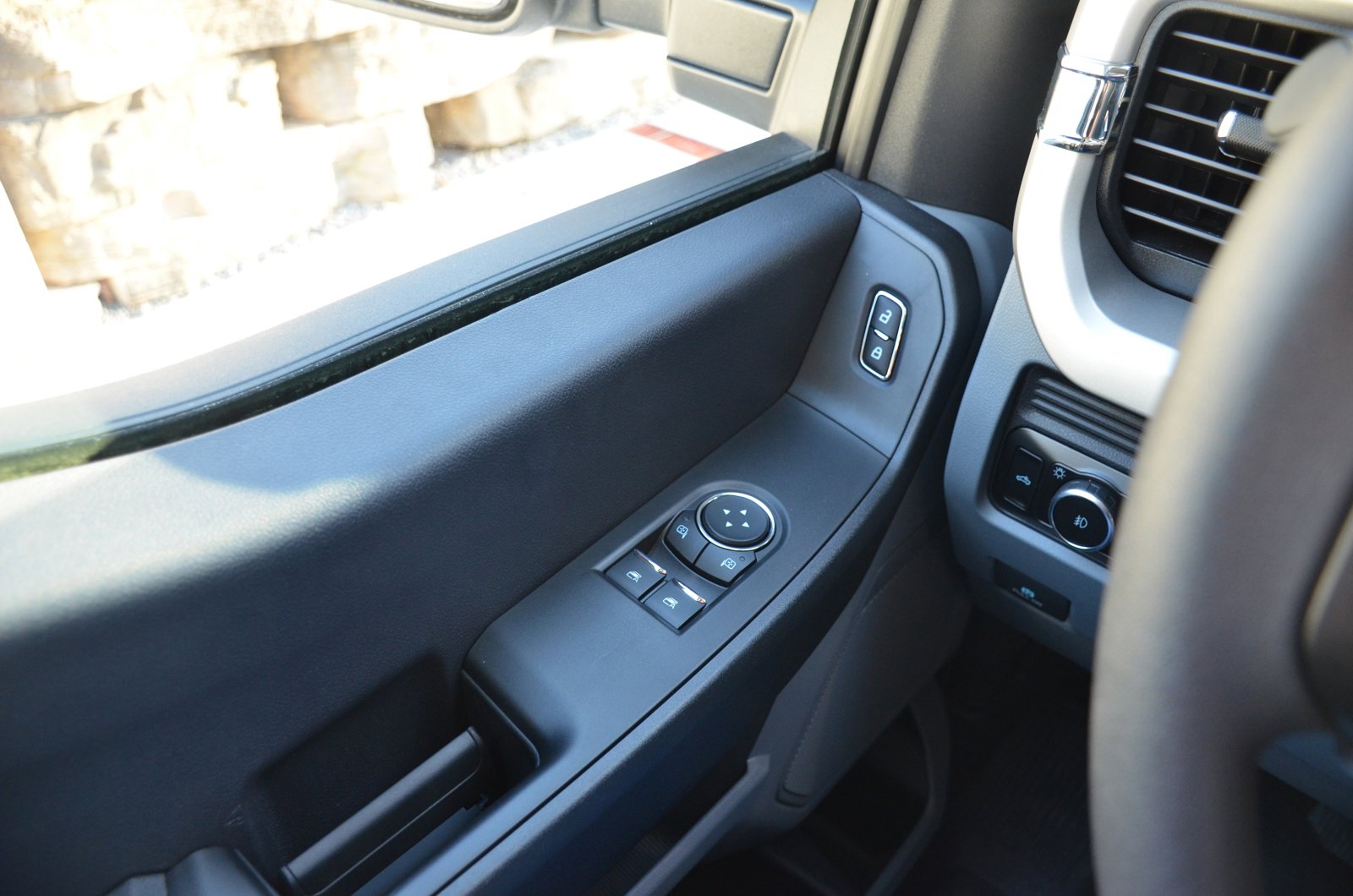 New 2023 Ford F550 4x4 Regular Cab Super Duty image 17